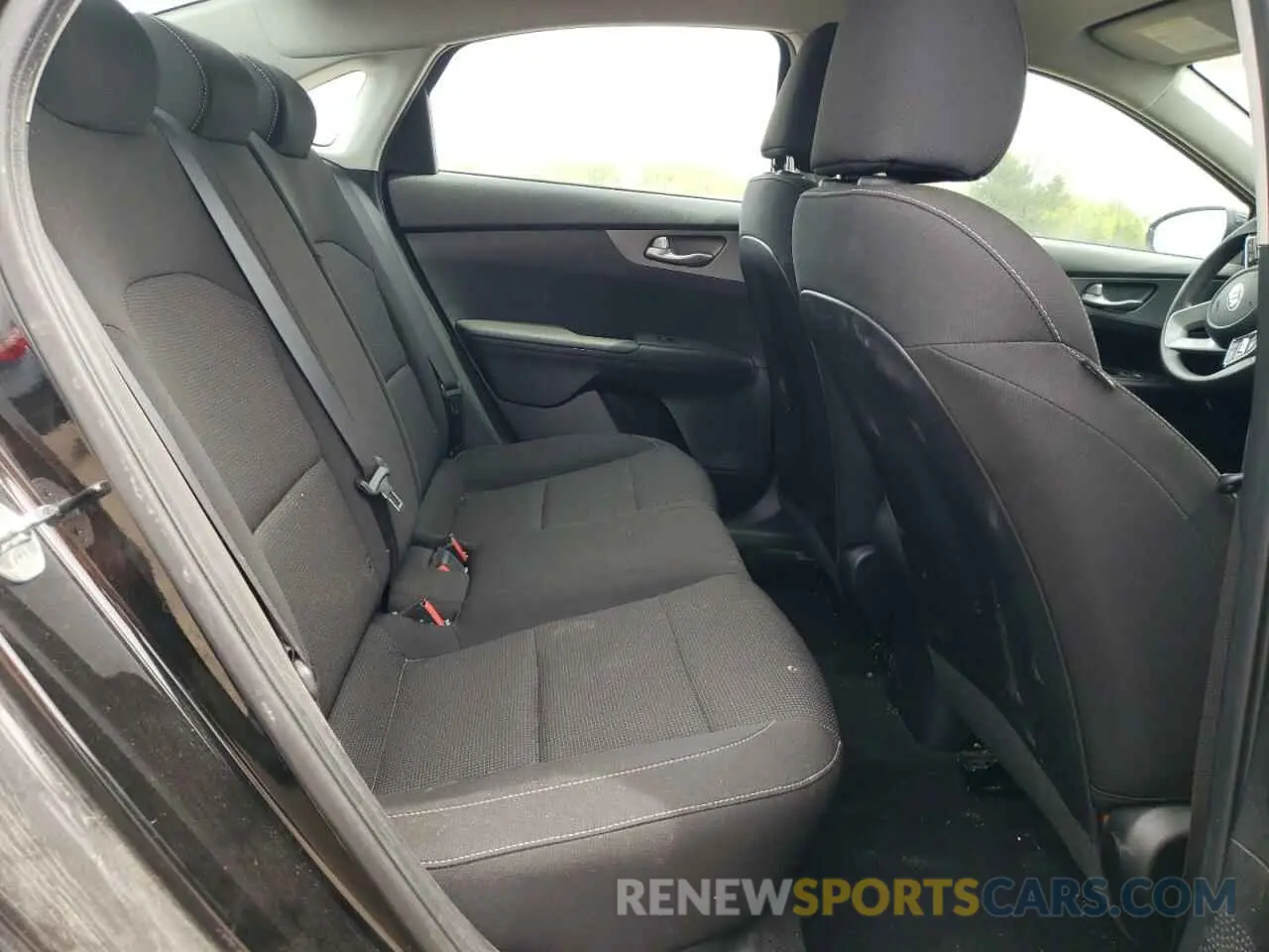 10 Photograph of a damaged car 3KPF24AD3LE176775 KIA FORTE 2020