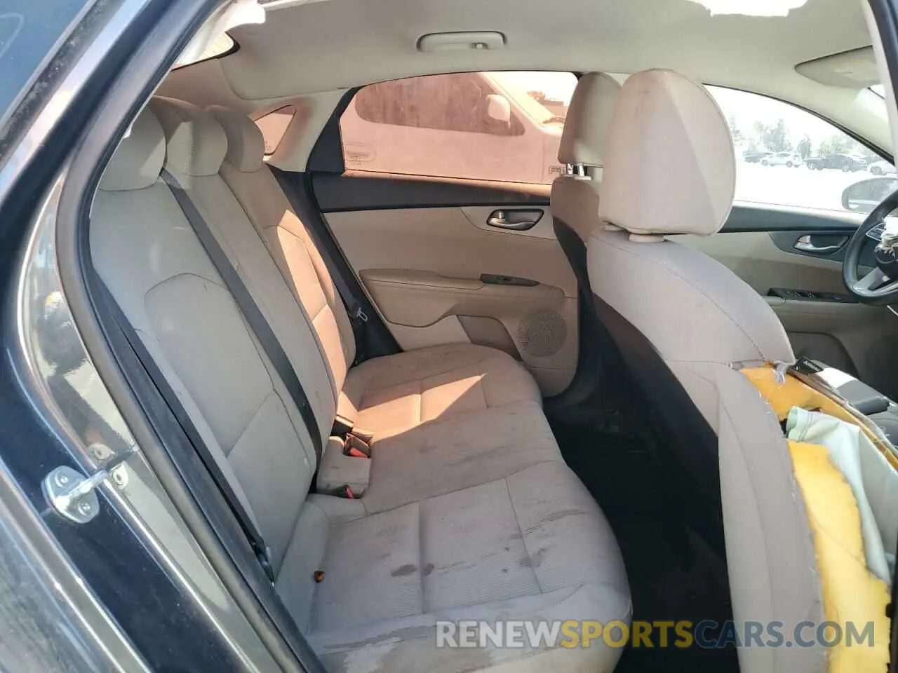 10 Photograph of a damaged car 3KPF24AD3LE179949 KIA FORTE 2020