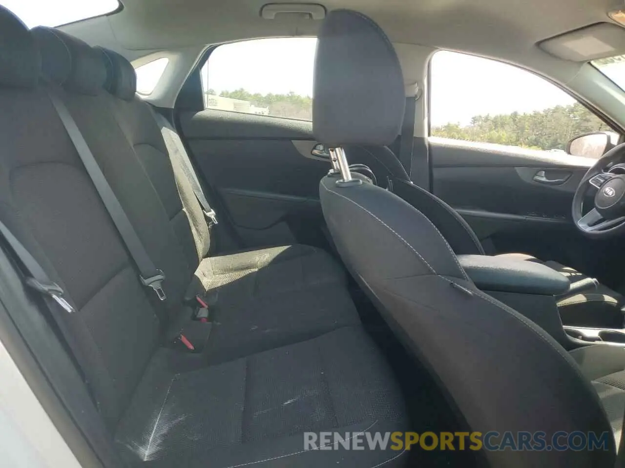 10 Photograph of a damaged car 3KPF24AD3LE182222 KIA FORTE 2020