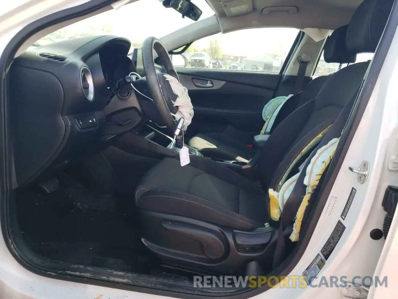 7 Photograph of a damaged car 3KPF24AD3LE184729 KIA FORTE 2020