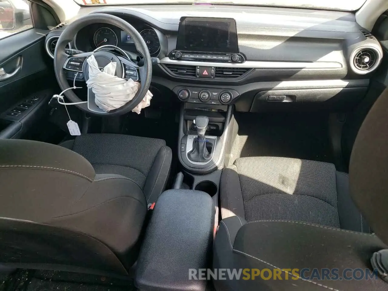 8 Photograph of a damaged car 3KPF24AD3LE184729 KIA FORTE 2020