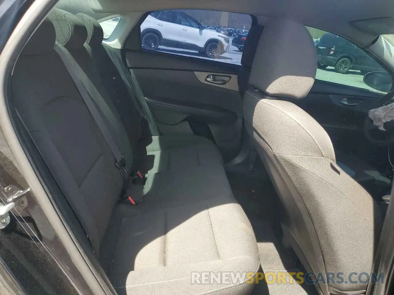 10 Photograph of a damaged car 3KPF24AD3LE205076 KIA FORTE 2020