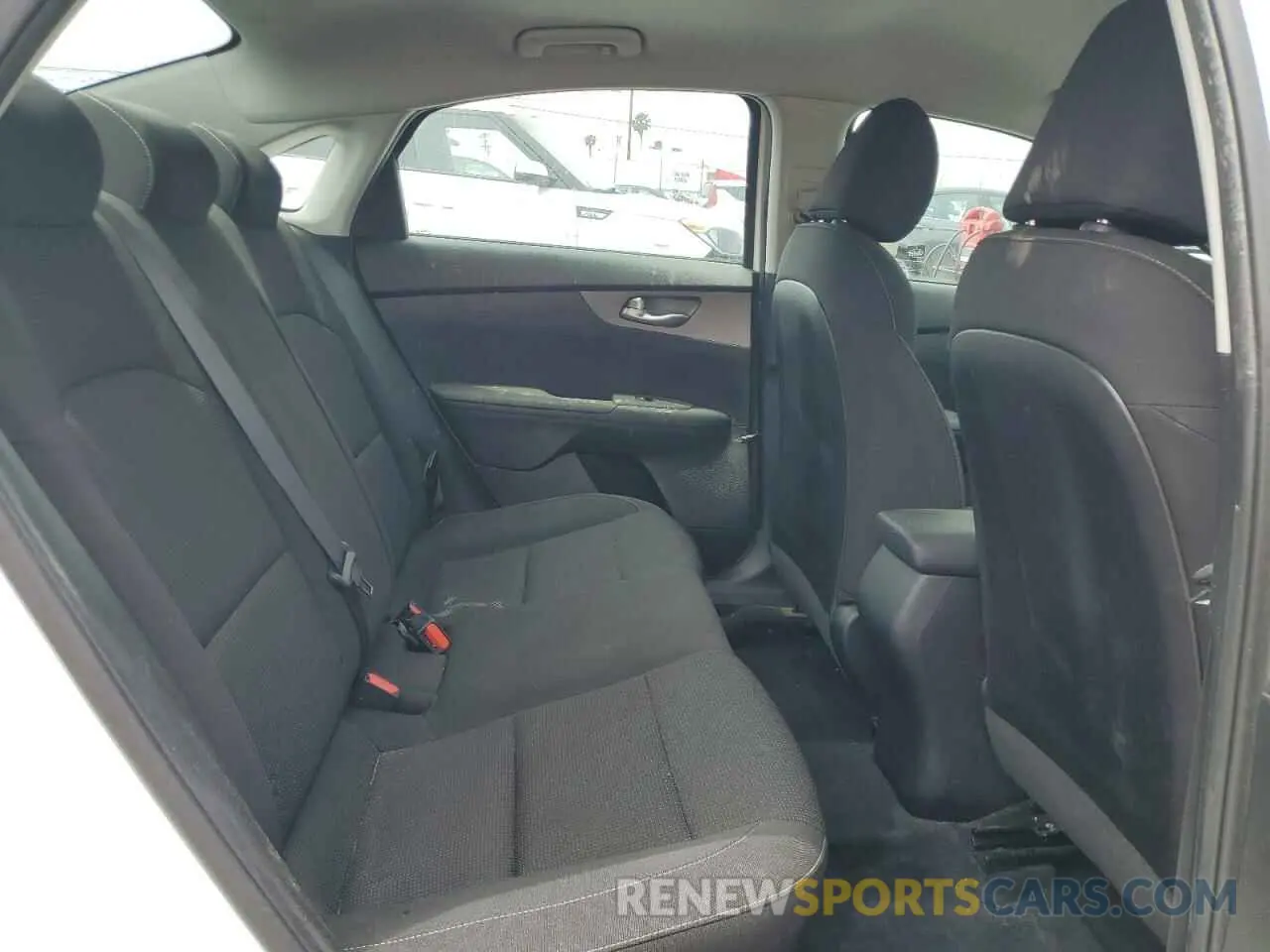 10 Photograph of a damaged car 3KPF24AD3LE206583 KIA FORTE 2020
