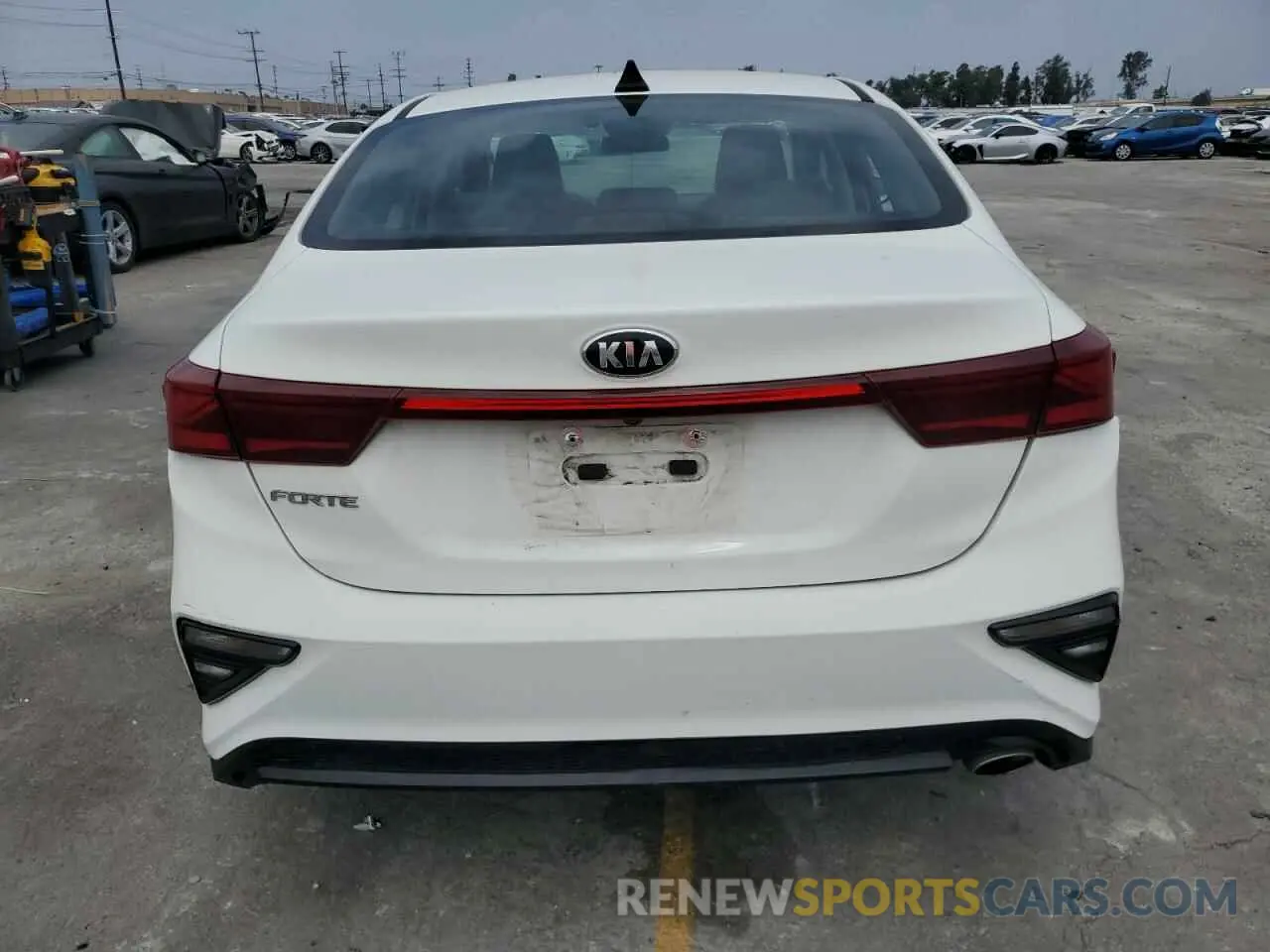 6 Photograph of a damaged car 3KPF24AD3LE206583 KIA FORTE 2020