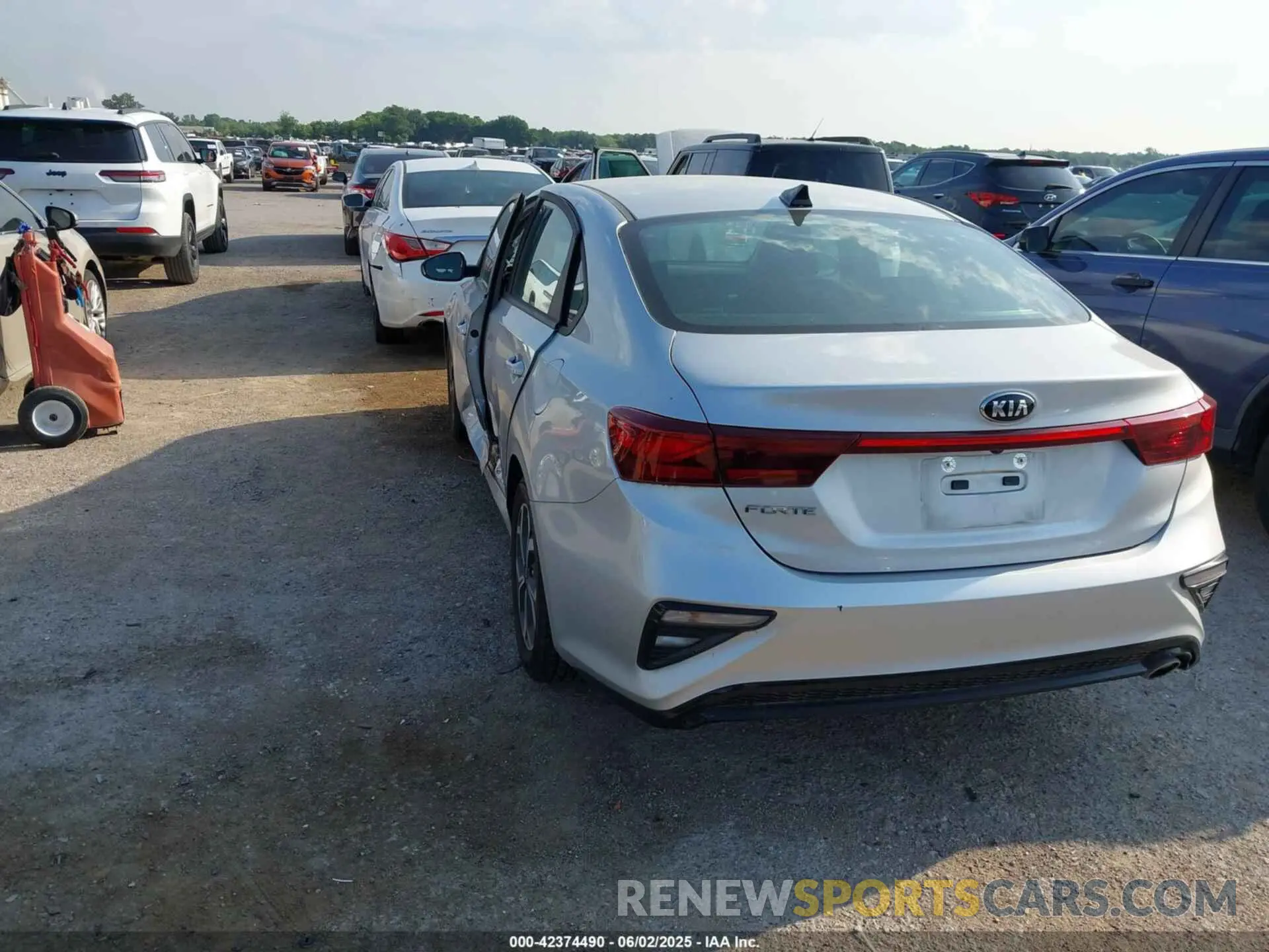 3 Photograph of a damaged car 3KPF24AD3LE212819 KIA FORTE 2020