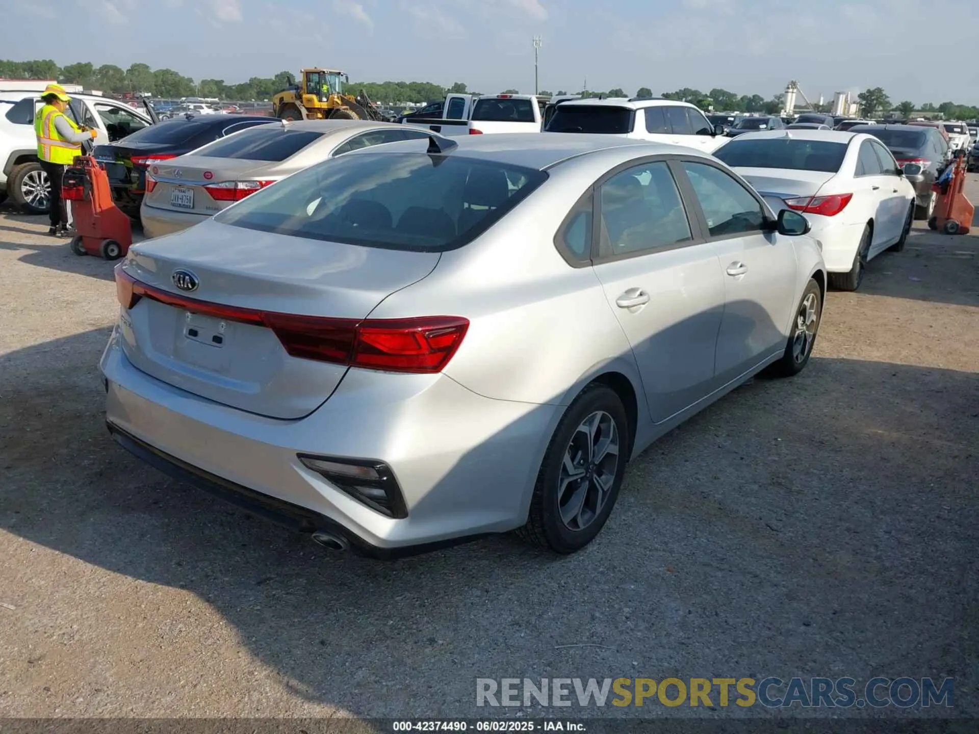 4 Photograph of a damaged car 3KPF24AD3LE212819 KIA FORTE 2020