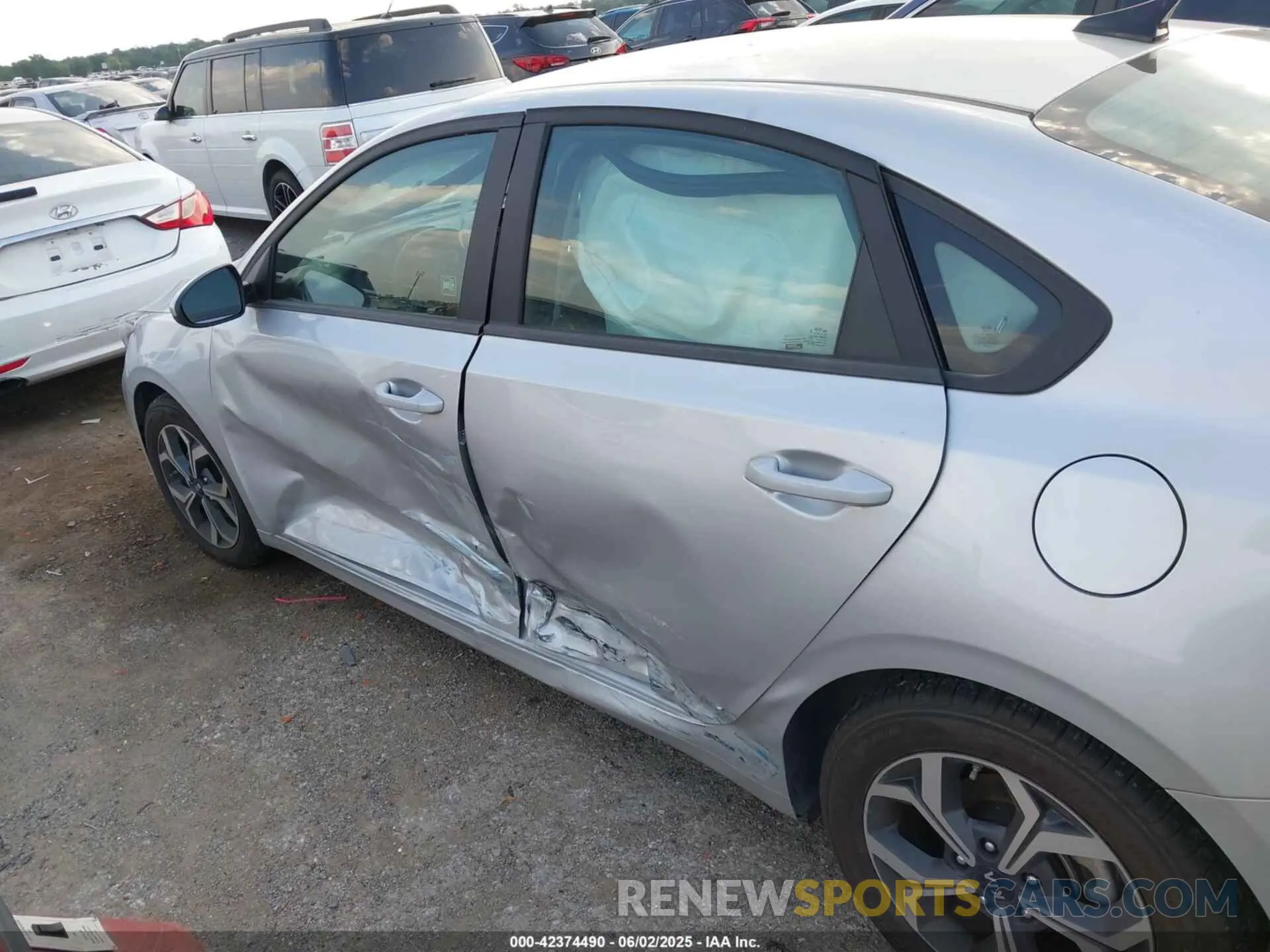 6 Photograph of a damaged car 3KPF24AD3LE212819 KIA FORTE 2020