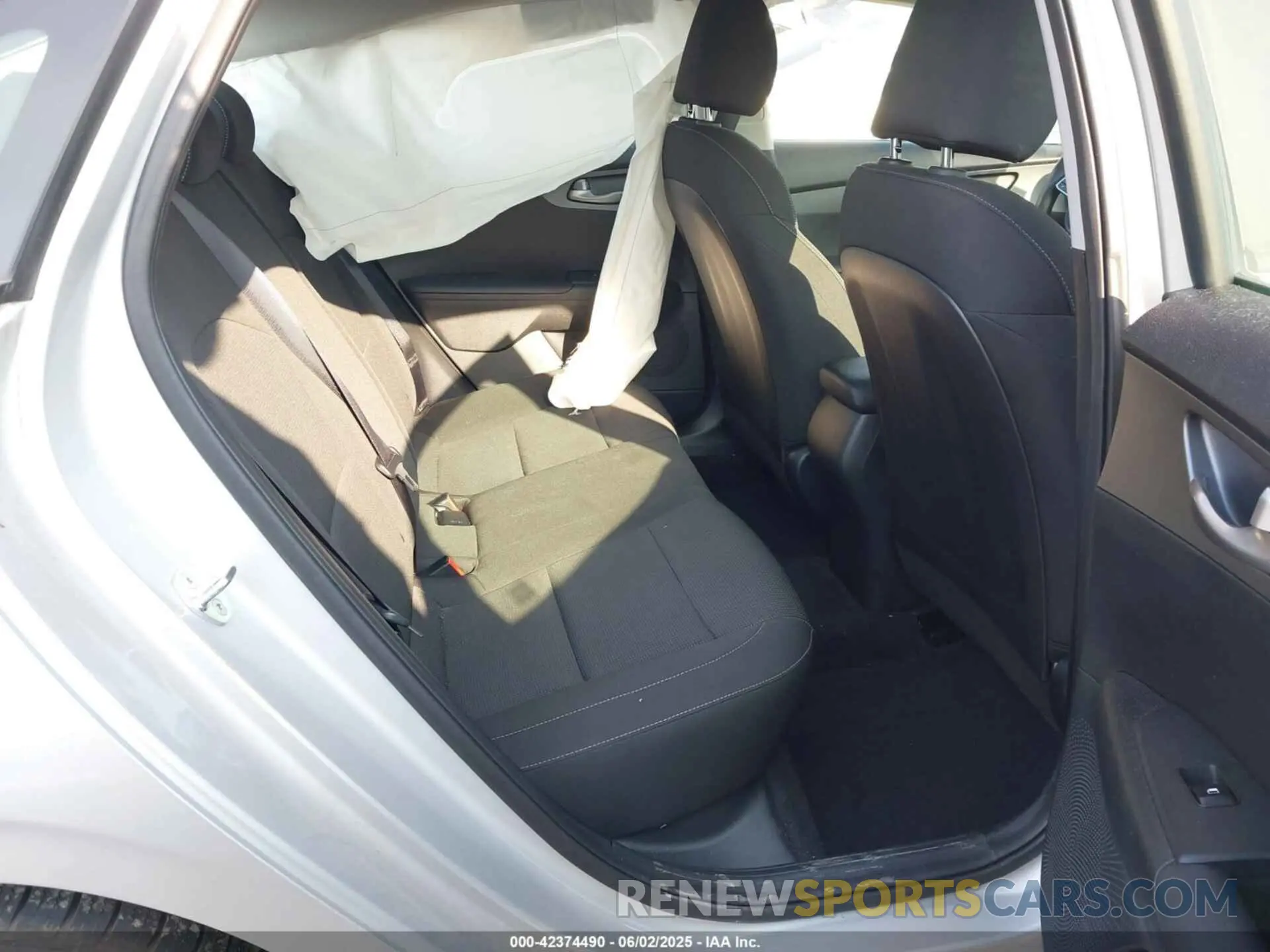 8 Photograph of a damaged car 3KPF24AD3LE212819 KIA FORTE 2020