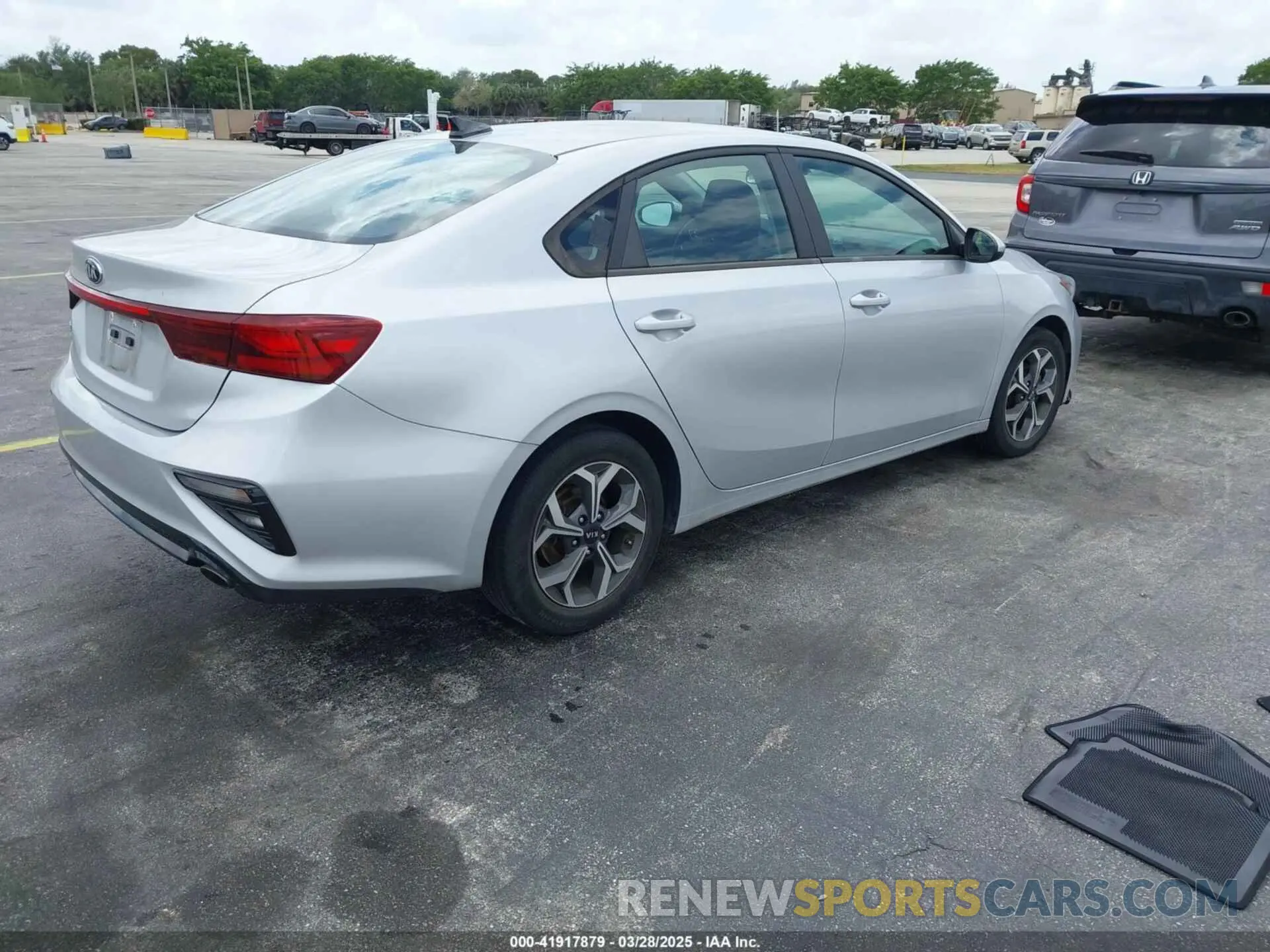 4 Photograph of a damaged car 3KPF24AD3LE213260 KIA FORTE 2020
