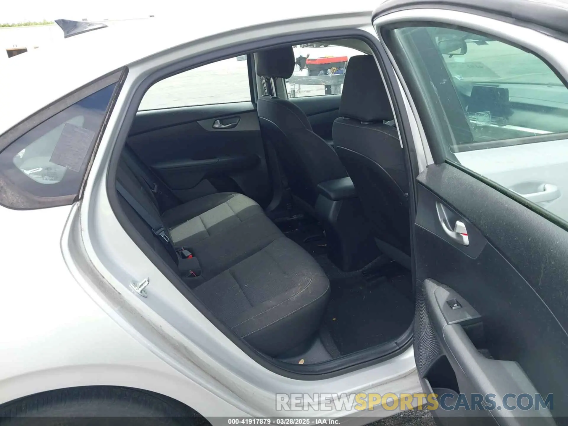 8 Photograph of a damaged car 3KPF24AD3LE213260 KIA FORTE 2020