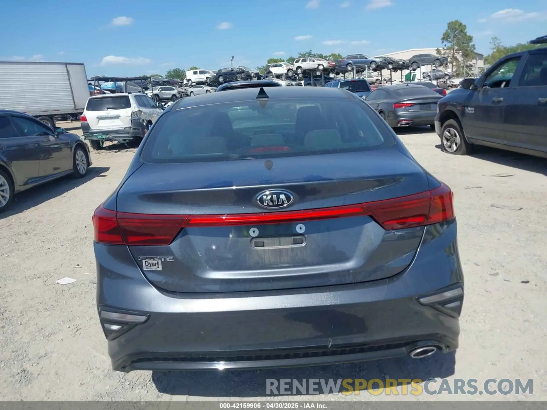 17 Photograph of a damaged car 3KPF24AD3LE216854 KIA FORTE 2020