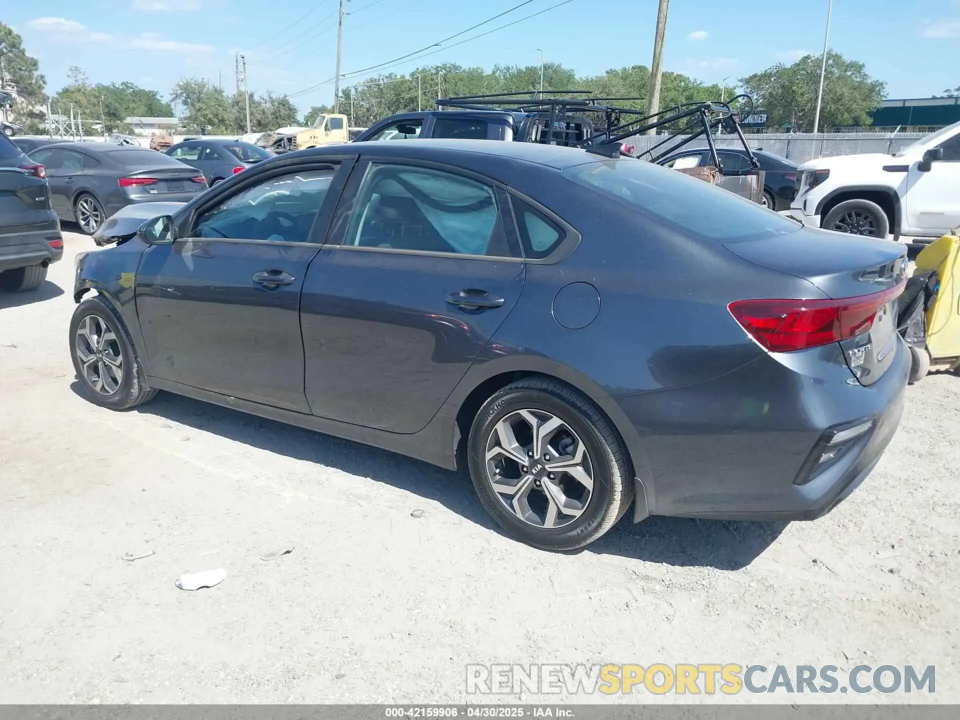 3 Photograph of a damaged car 3KPF24AD3LE216854 KIA FORTE 2020