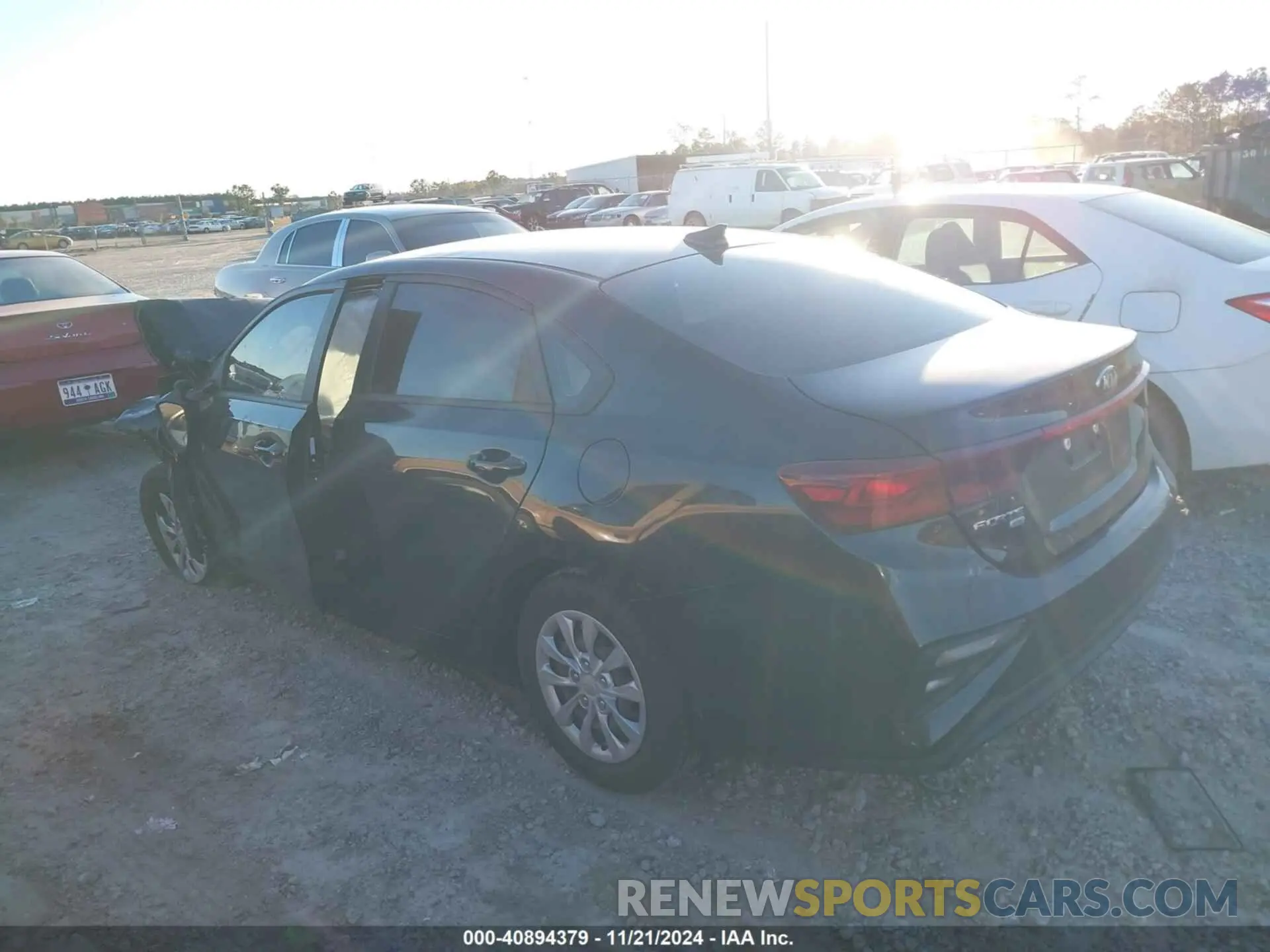 13 Photograph of a damaged car 3KPF24AD3LE221732 KIA FORTE 2020