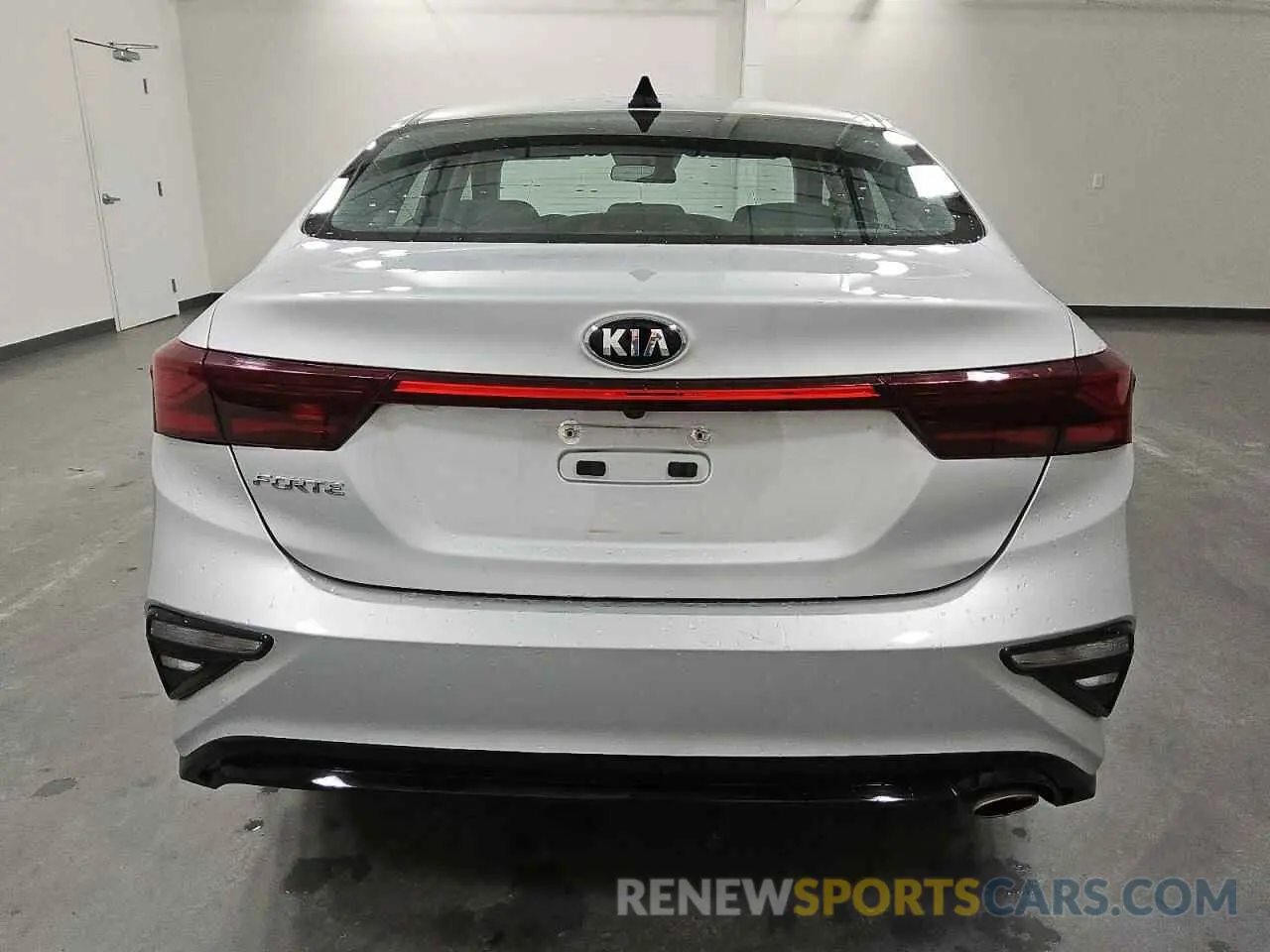6 Photograph of a damaged car 3KPF24AD3LE223545 KIA FORTE 2020