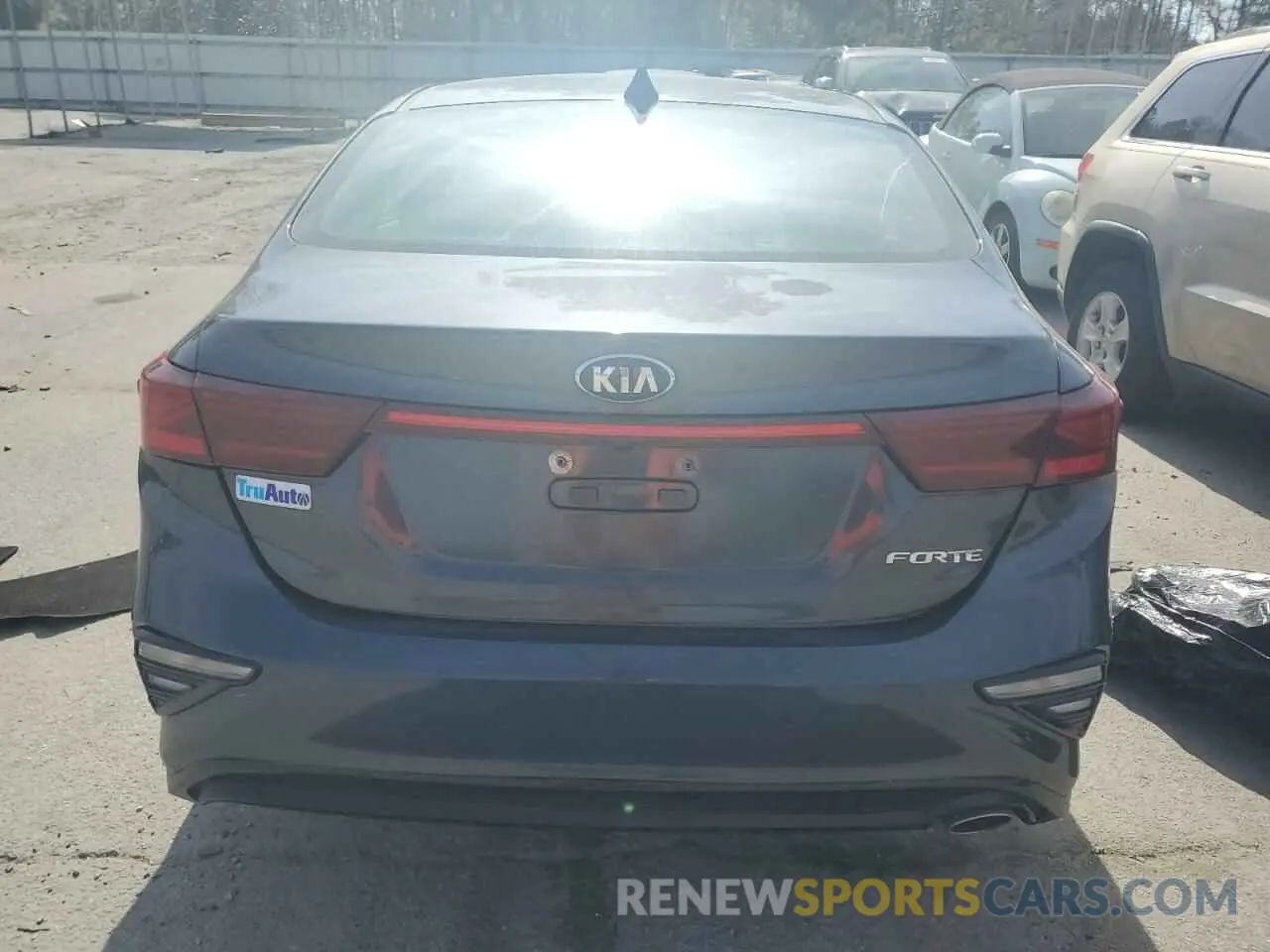6 Photograph of a damaged car 3KPF24AD3LE224078 KIA FORTE 2020