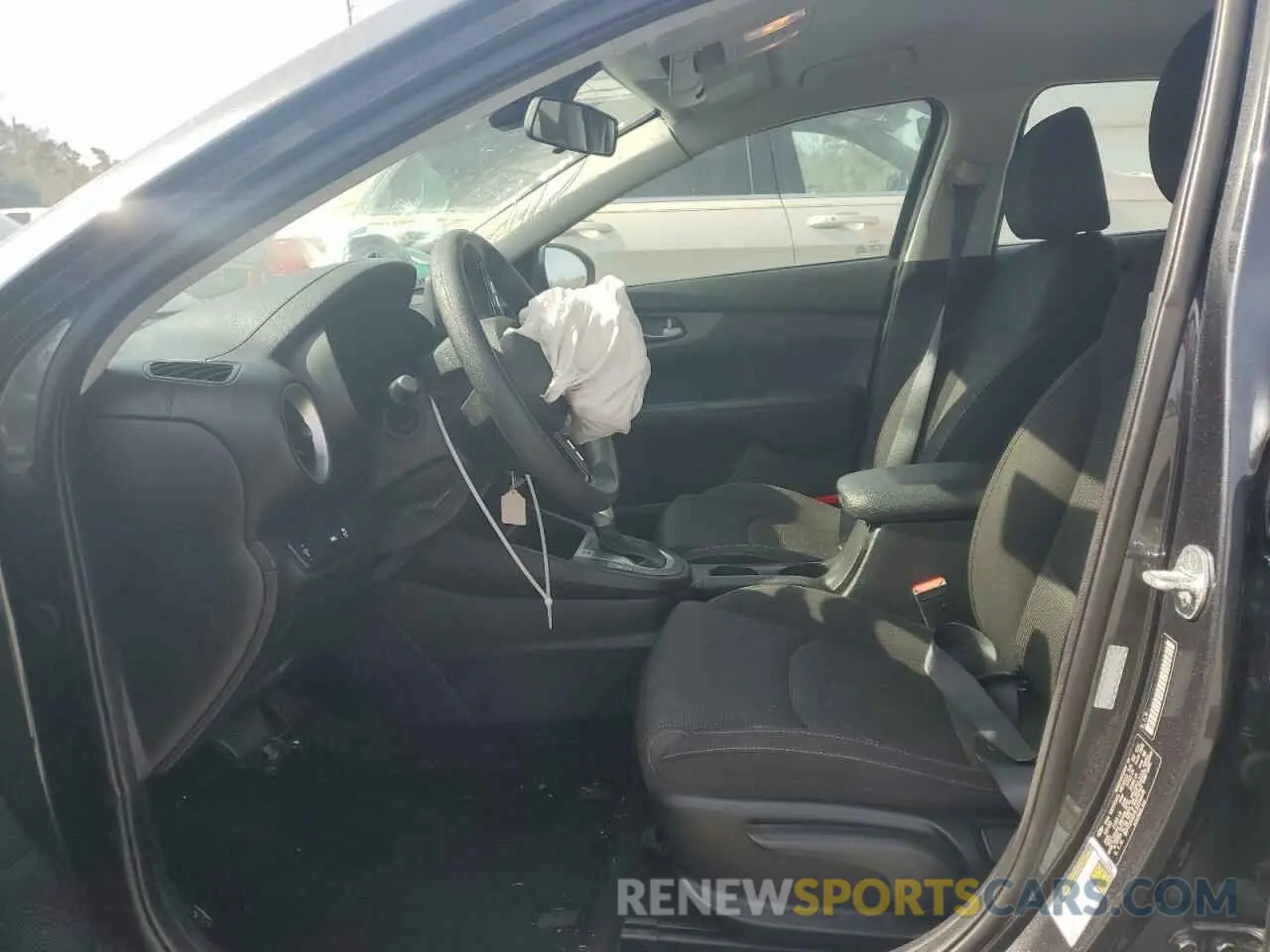 7 Photograph of a damaged car 3KPF24AD3LE224078 KIA FORTE 2020