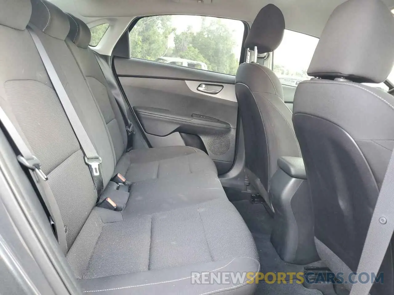 10 Photograph of a damaged car 3KPF24AD3LE231158 KIA FORTE 2020