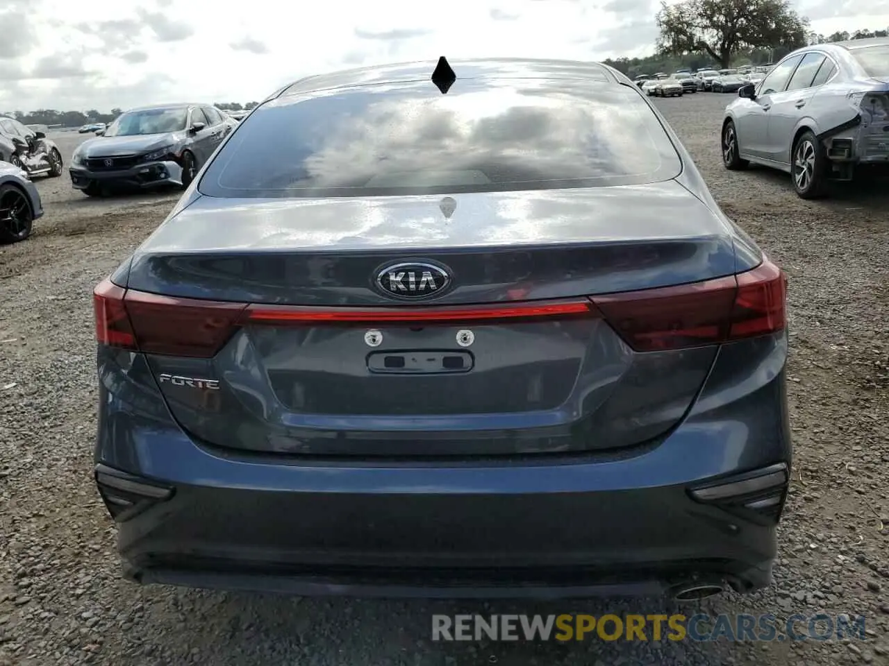 6 Photograph of a damaged car 3KPF24AD3LE231158 KIA FORTE 2020