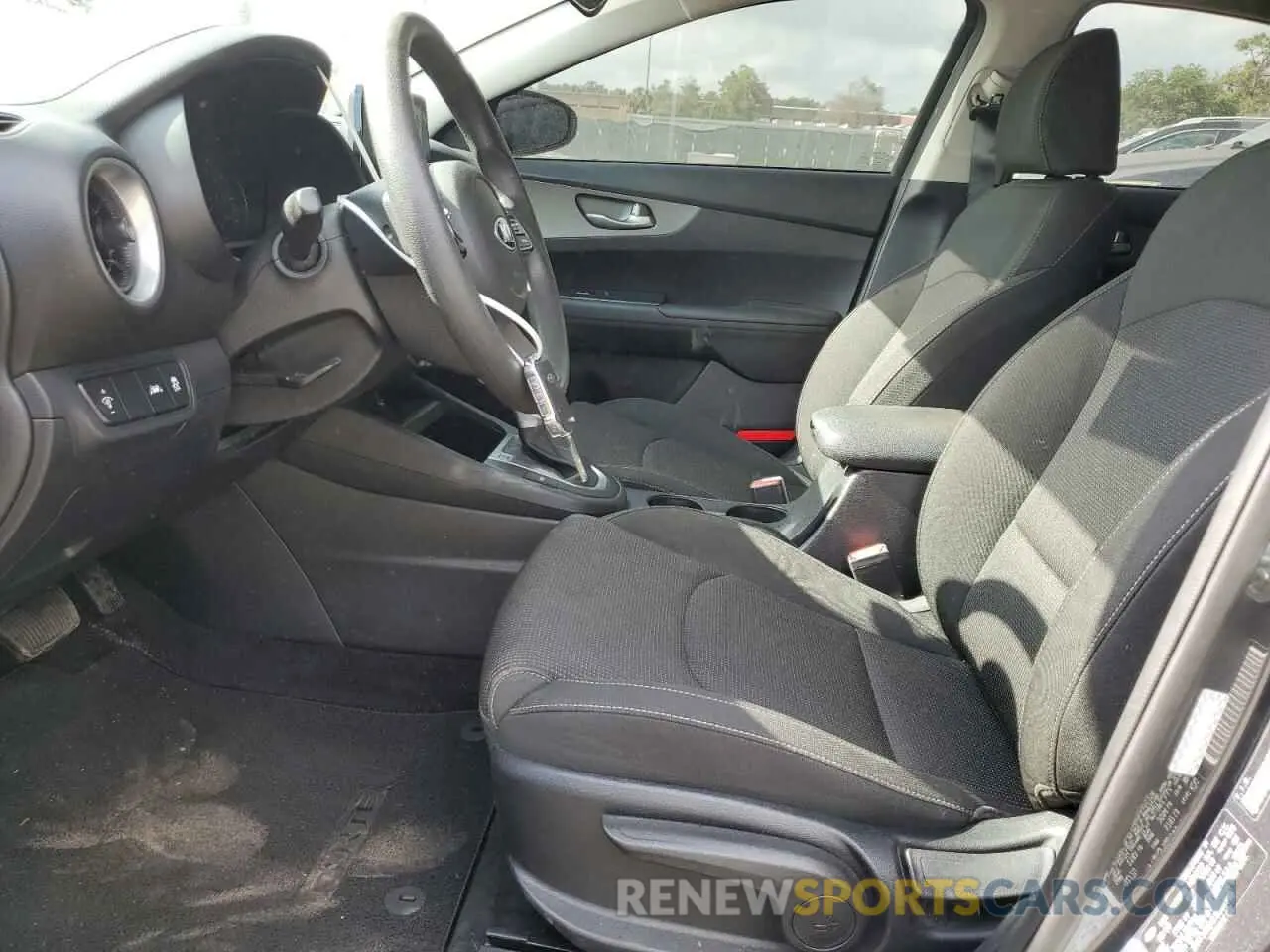 7 Photograph of a damaged car 3KPF24AD3LE231158 KIA FORTE 2020