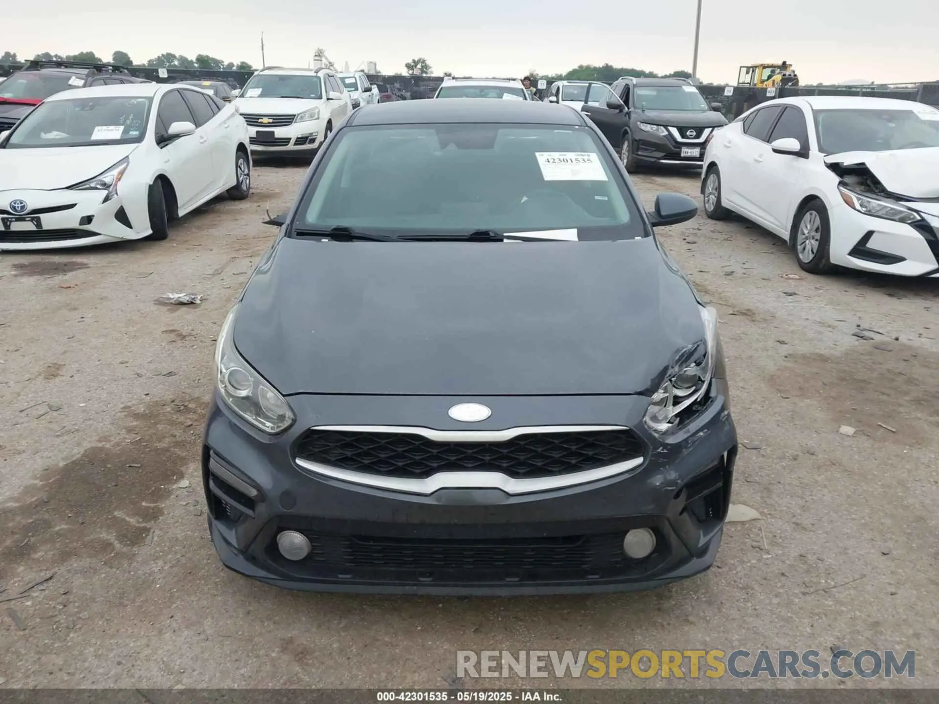 12 Photograph of a damaged car 3KPF24AD3LE252320 KIA FORTE 2020