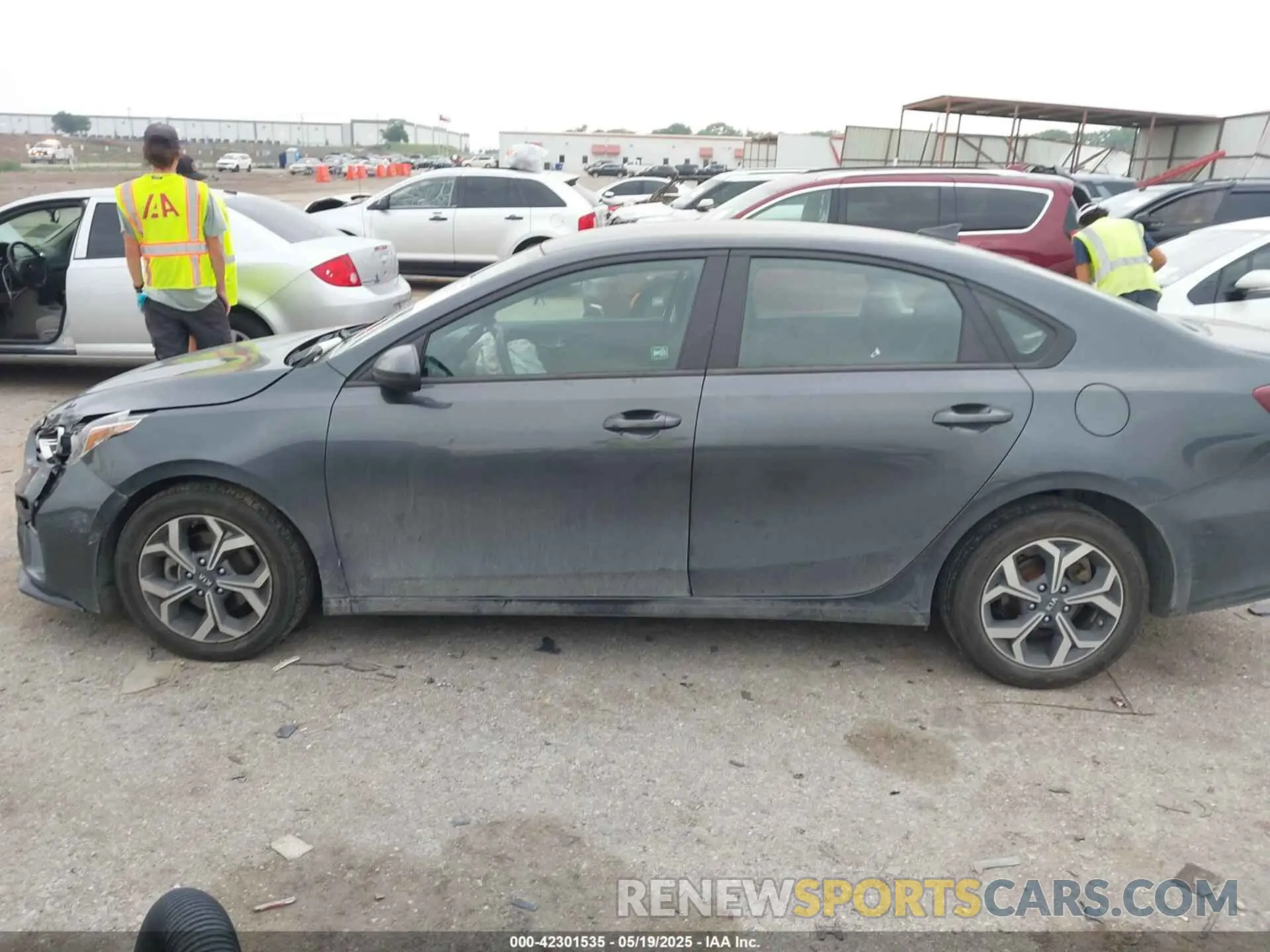 14 Photograph of a damaged car 3KPF24AD3LE252320 KIA FORTE 2020