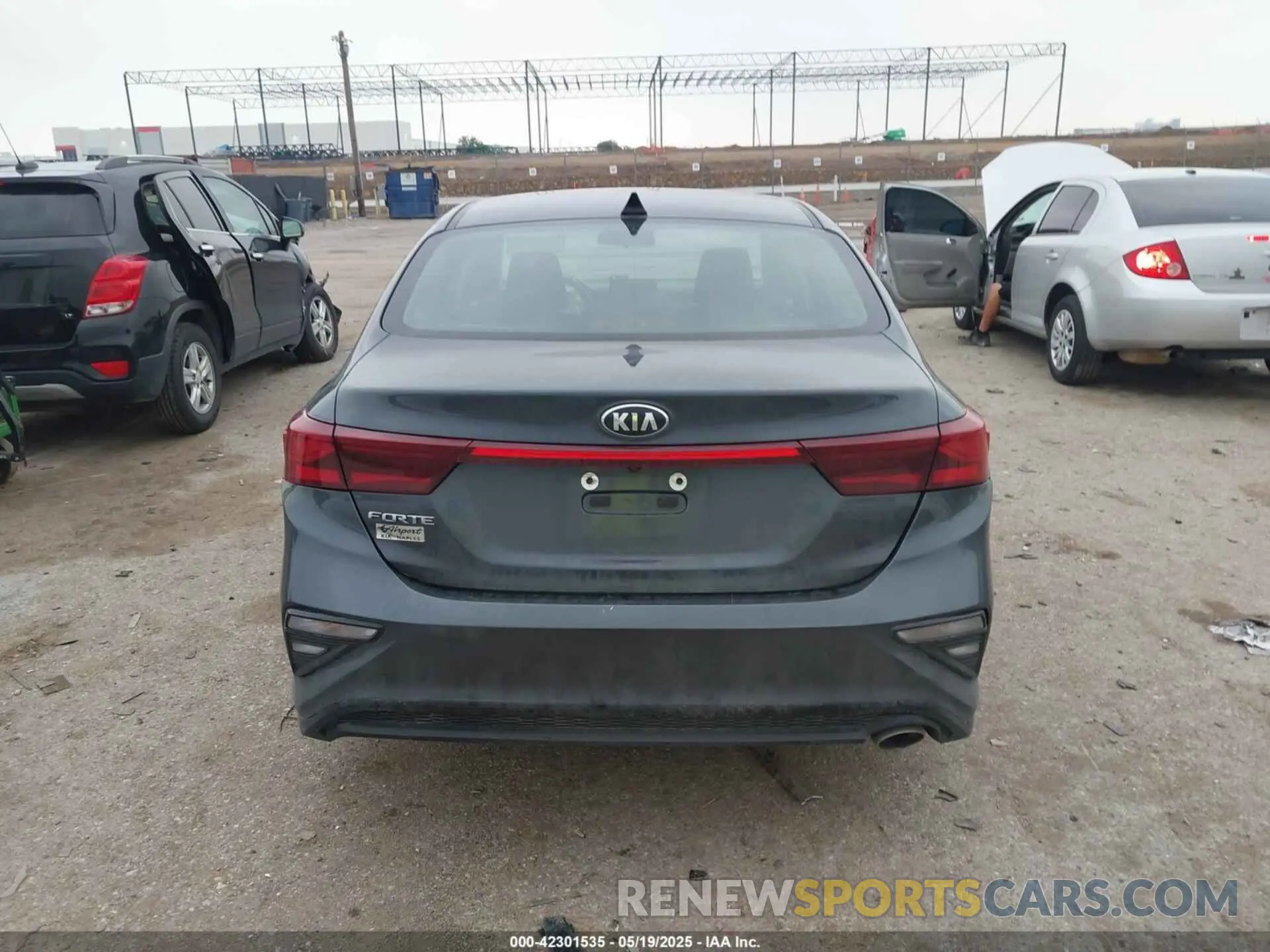 16 Photograph of a damaged car 3KPF24AD3LE252320 KIA FORTE 2020