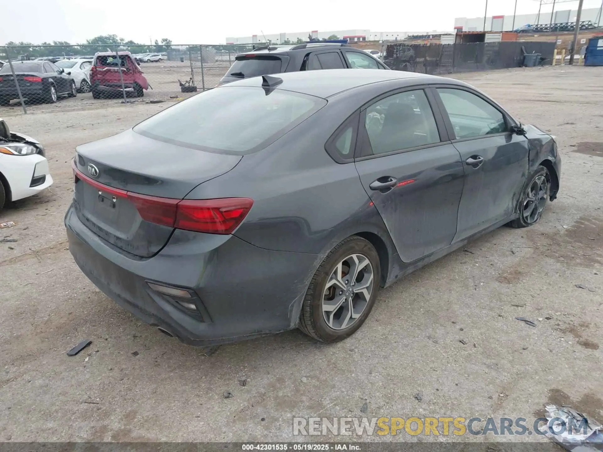 4 Photograph of a damaged car 3KPF24AD3LE252320 KIA FORTE 2020