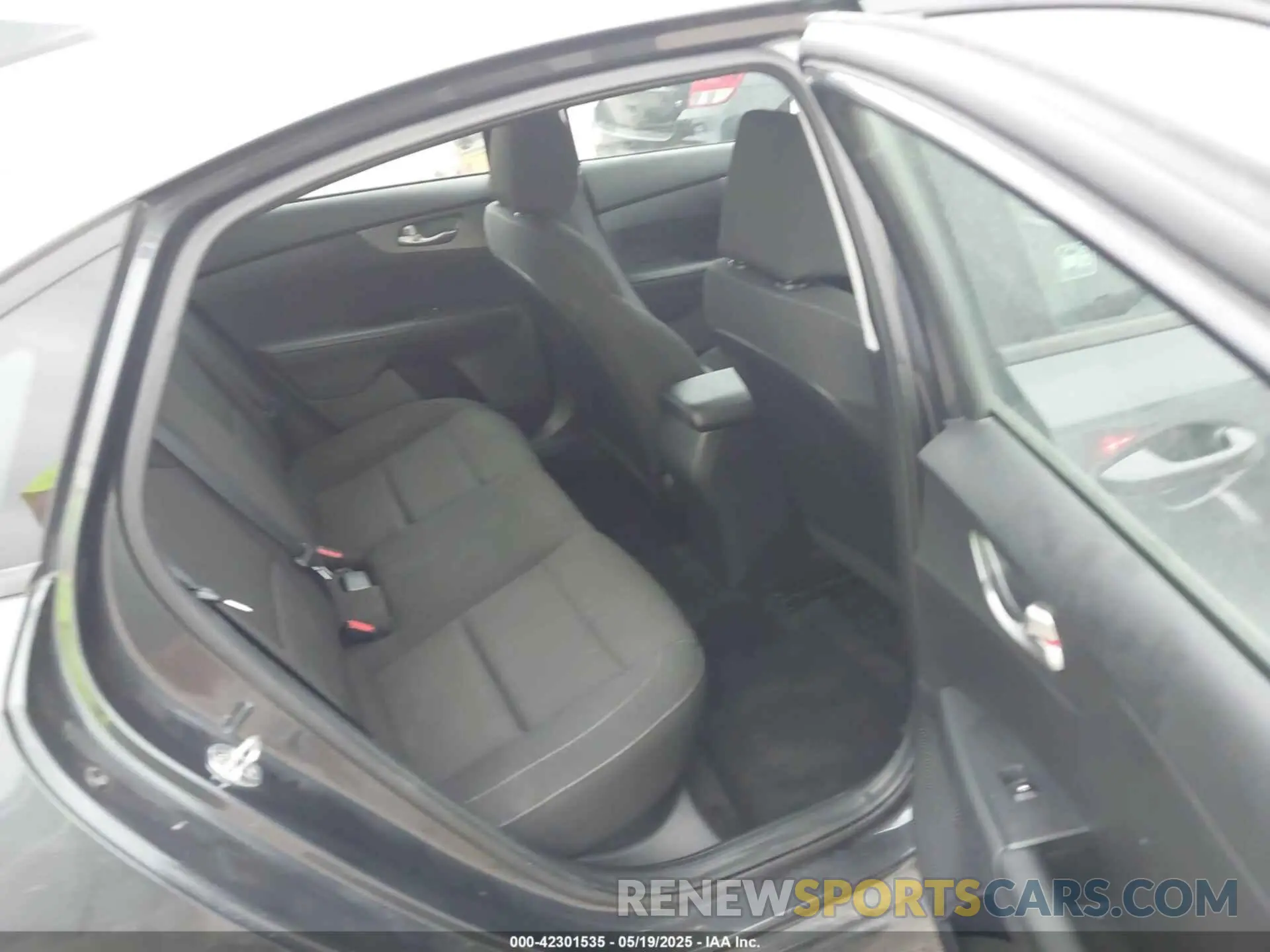 8 Photograph of a damaged car 3KPF24AD3LE252320 KIA FORTE 2020