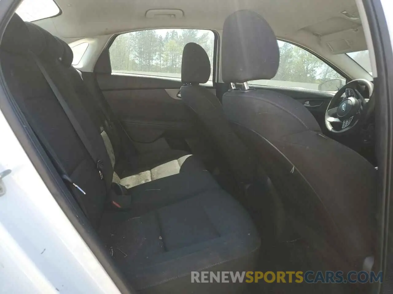 10 Photograph of a damaged car 3KPF24AD3LE257405 KIA FORTE 2020