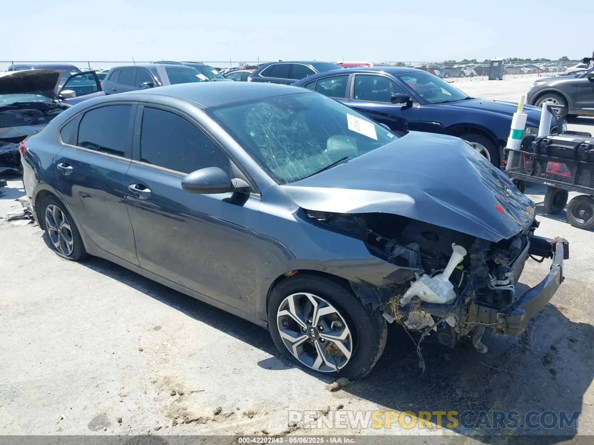 1 Photograph of a damaged car 3KPF24AD3LE260269 KIA FORTE 2020