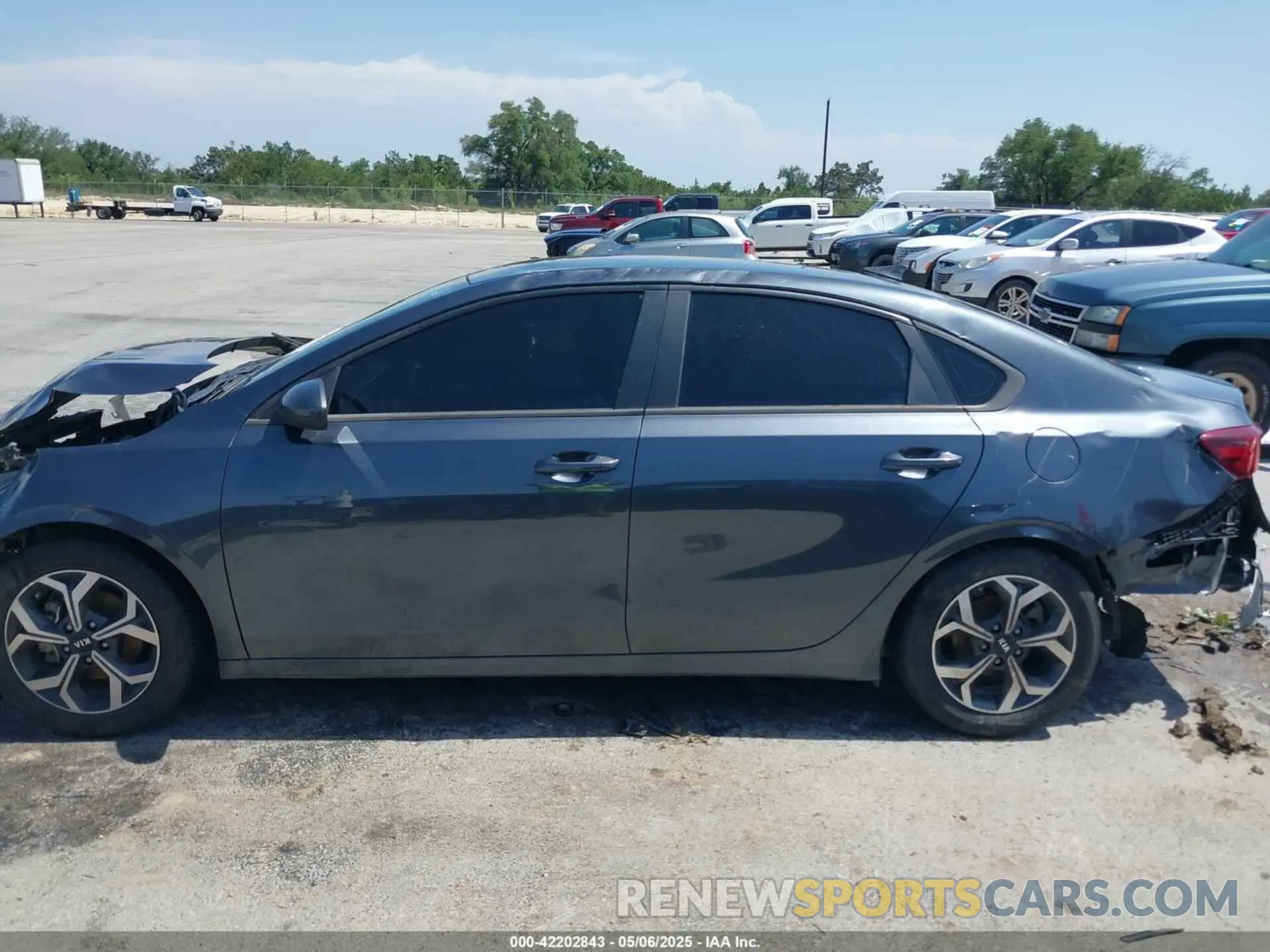 15 Photograph of a damaged car 3KPF24AD3LE260269 KIA FORTE 2020