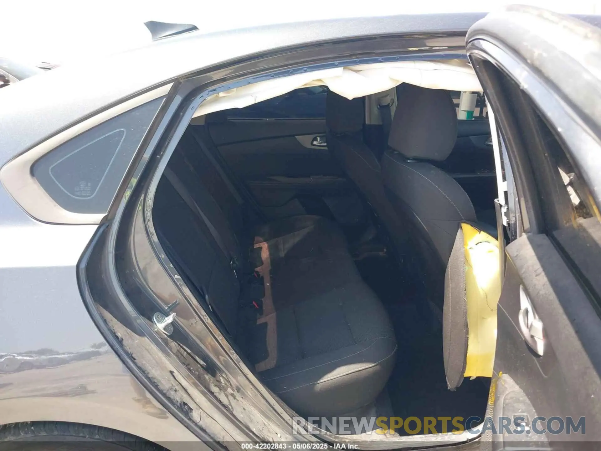 8 Photograph of a damaged car 3KPF24AD3LE260269 KIA FORTE 2020