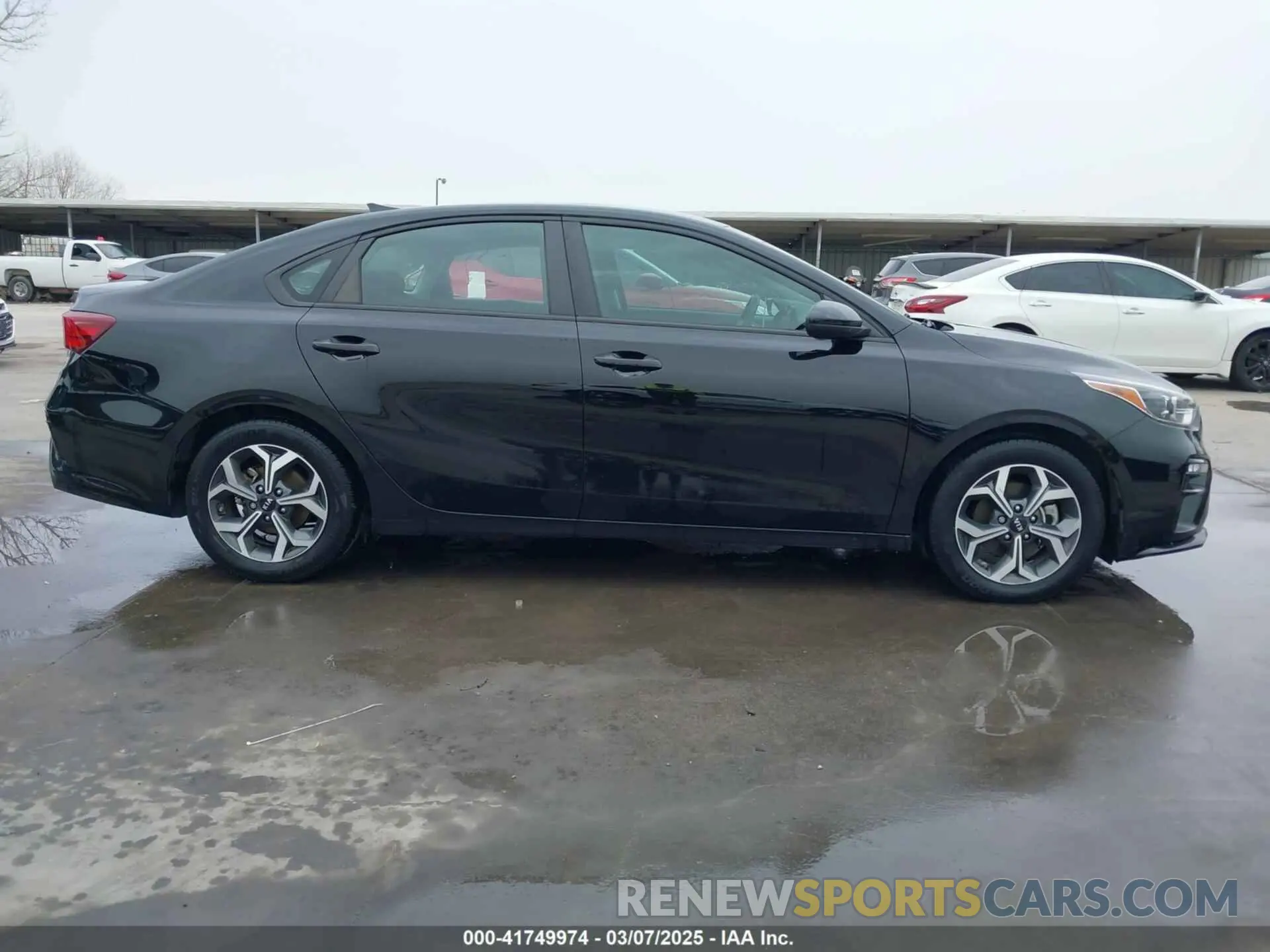 13 Photograph of a damaged car 3KPF24AD3LE260580 KIA FORTE 2020