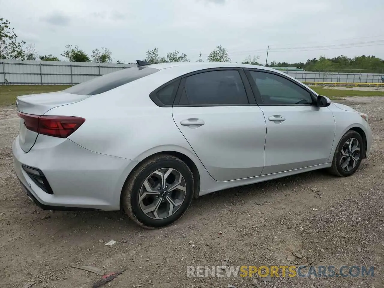 3 Photograph of a damaged car 3KPF24AD4LE141095 KIA FORTE 2020