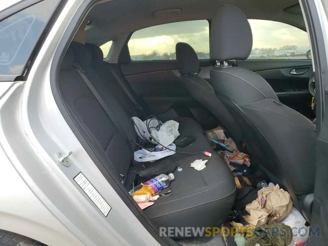 10 Photograph of a damaged car 3KPF24AD4LE155269 KIA FORTE 2020