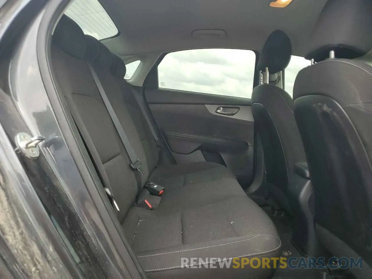 10 Photograph of a damaged car 3KPF24AD4LE159029 KIA FORTE 2020