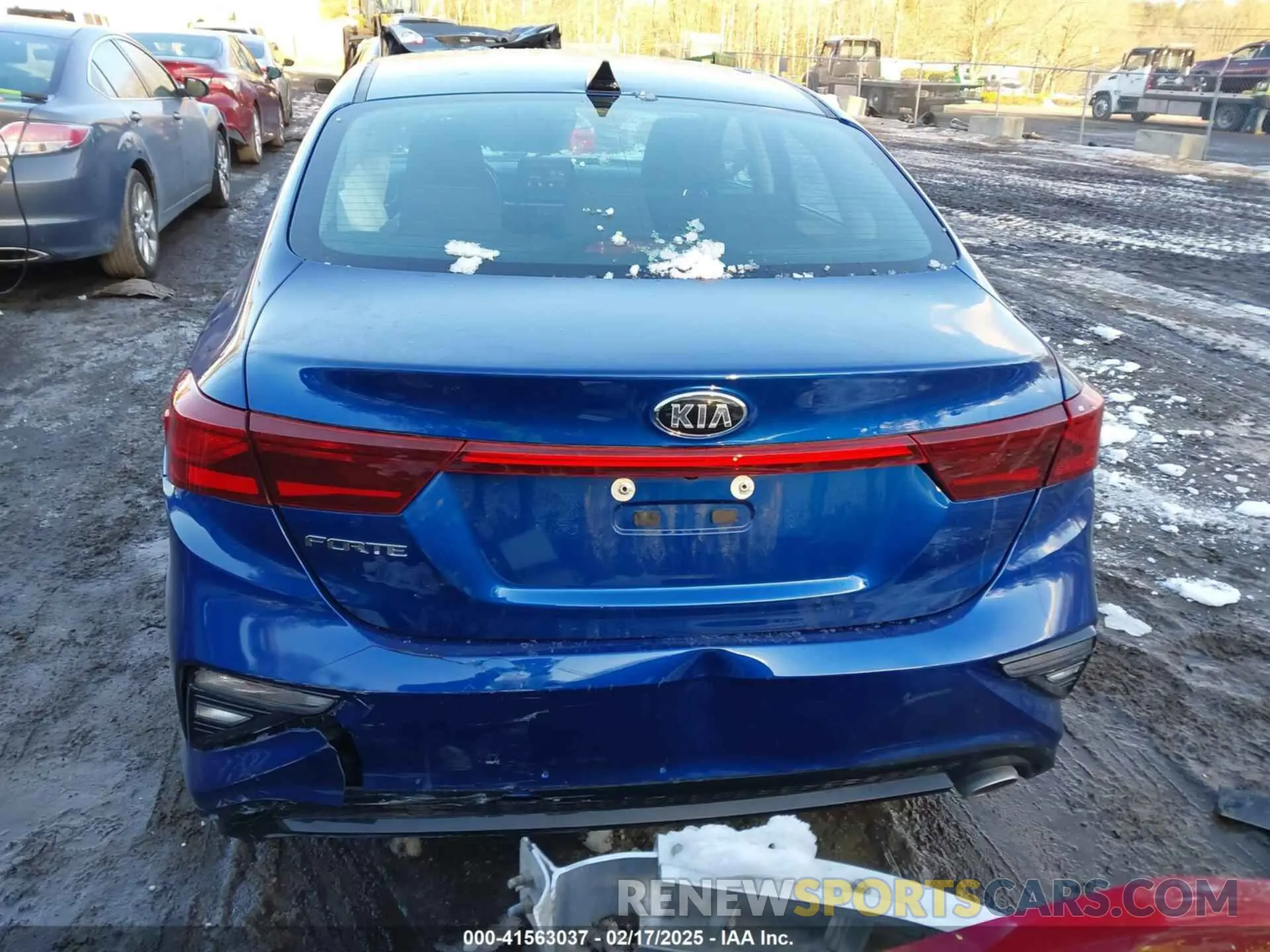 17 Photograph of a damaged car 3KPF24AD4LE174288 KIA FORTE 2020