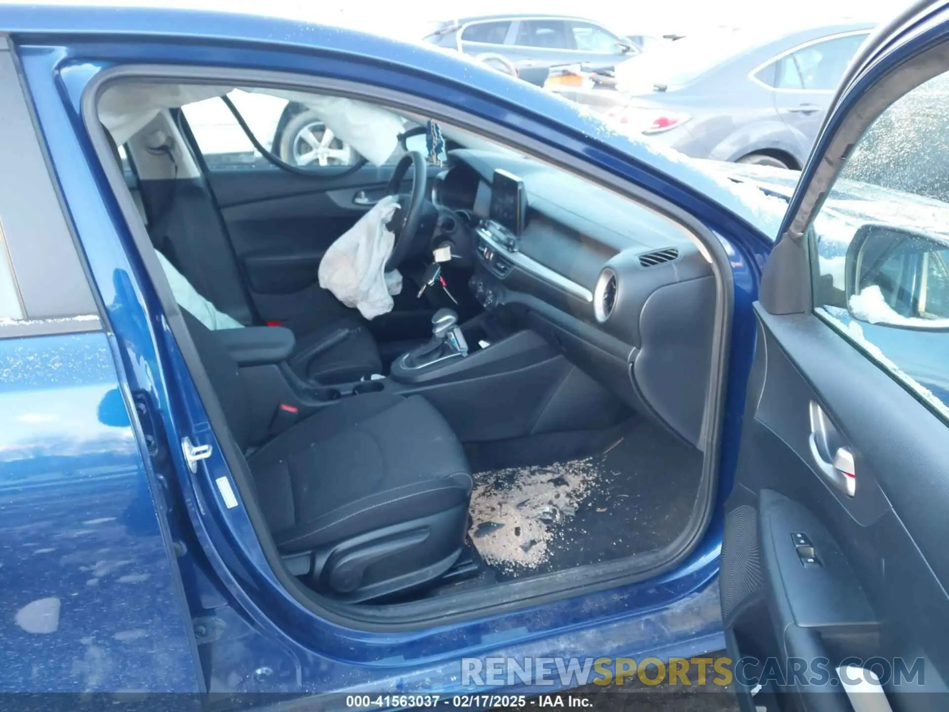 5 Photograph of a damaged car 3KPF24AD4LE174288 KIA FORTE 2020