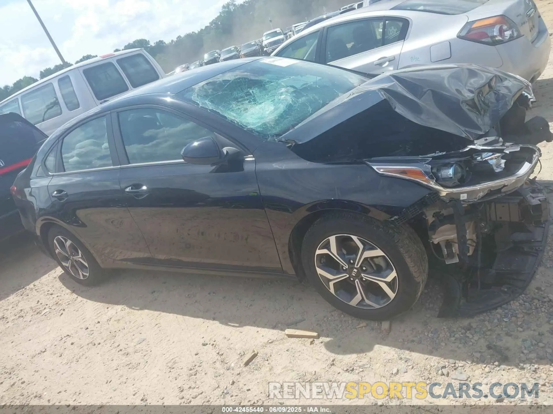 13 Photograph of a damaged car 3KPF24AD4LE175702 KIA FORTE 2020