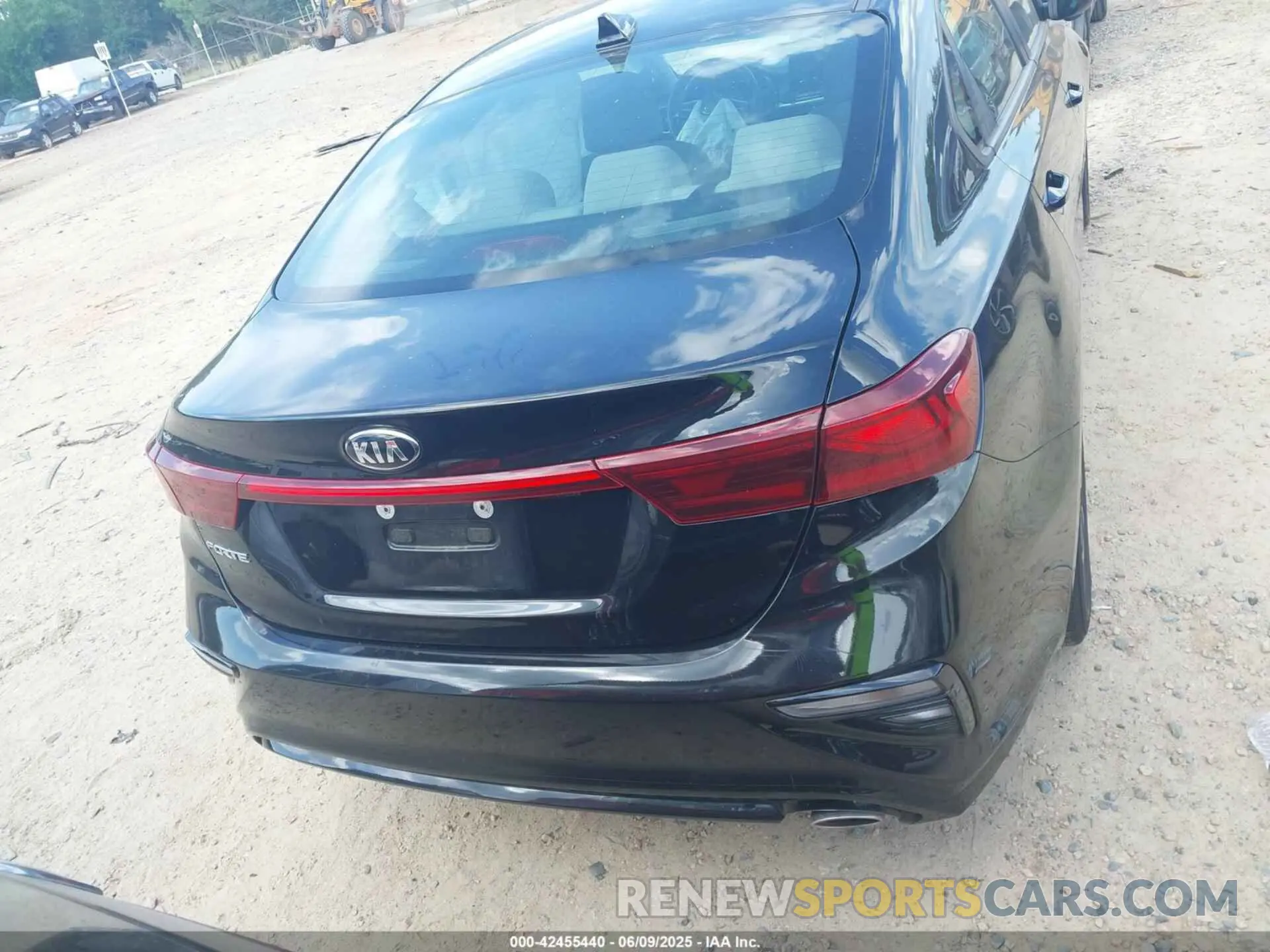 16 Photograph of a damaged car 3KPF24AD4LE175702 KIA FORTE 2020