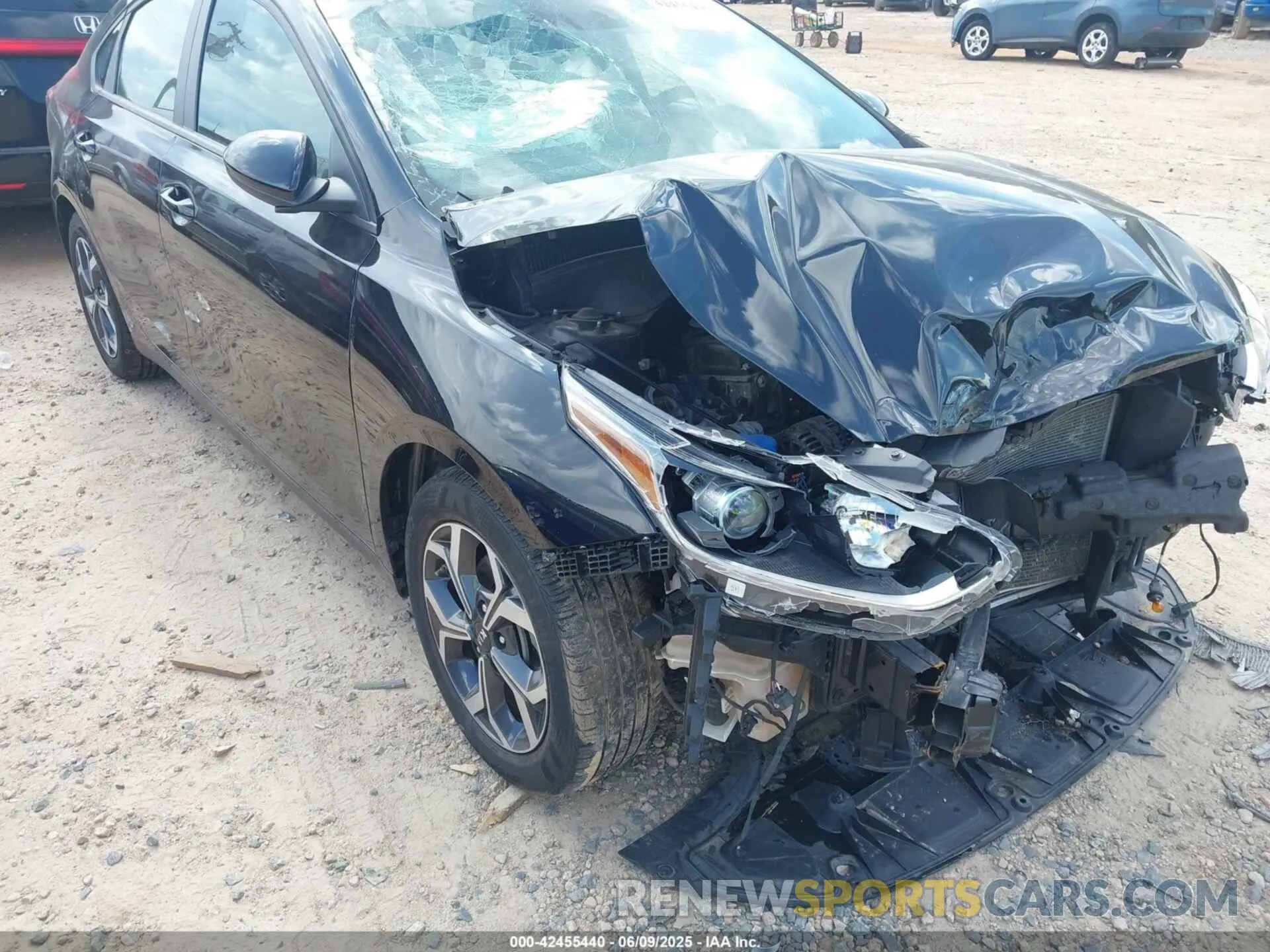18 Photograph of a damaged car 3KPF24AD4LE175702 KIA FORTE 2020