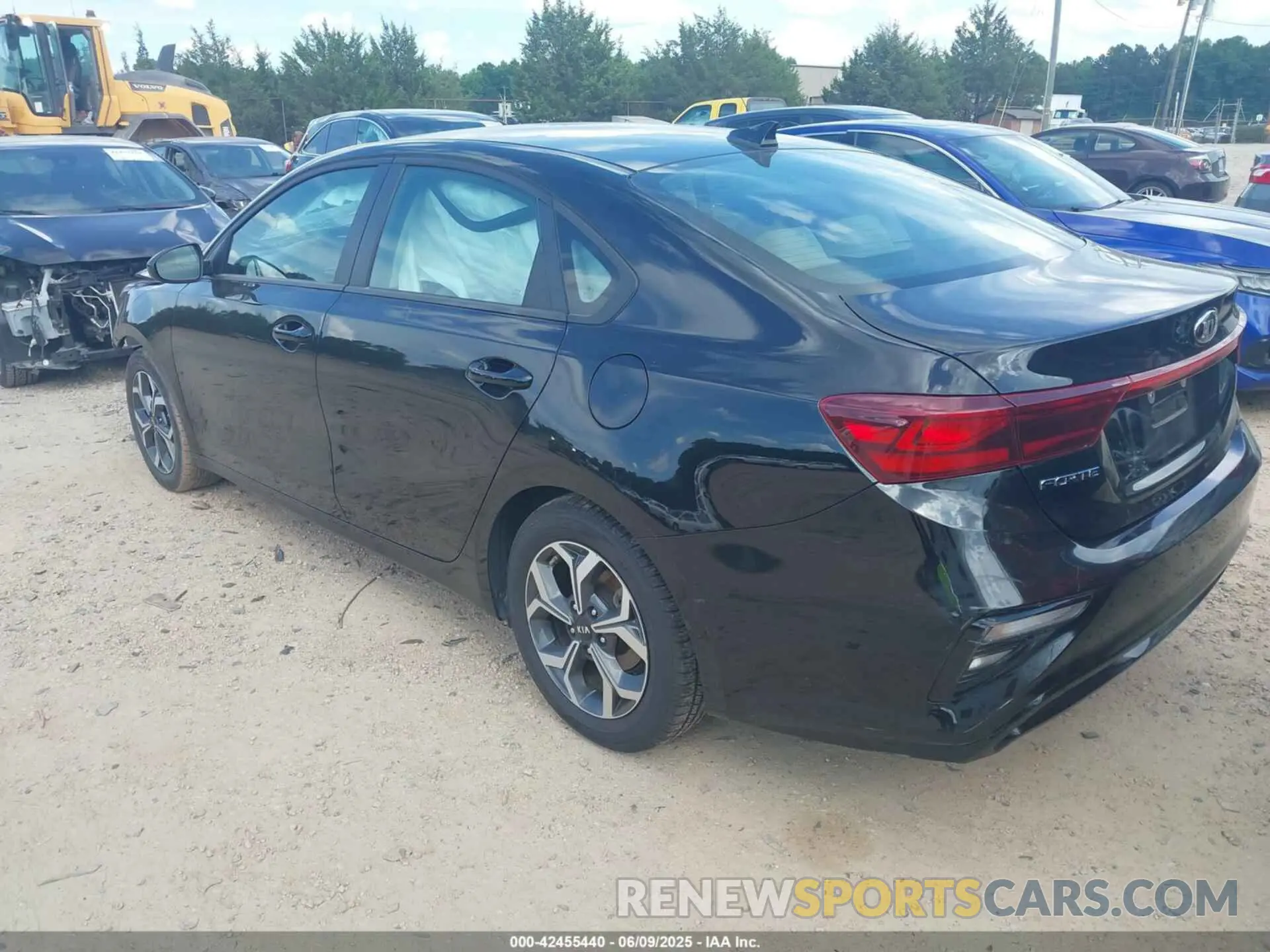 3 Photograph of a damaged car 3KPF24AD4LE175702 KIA FORTE 2020