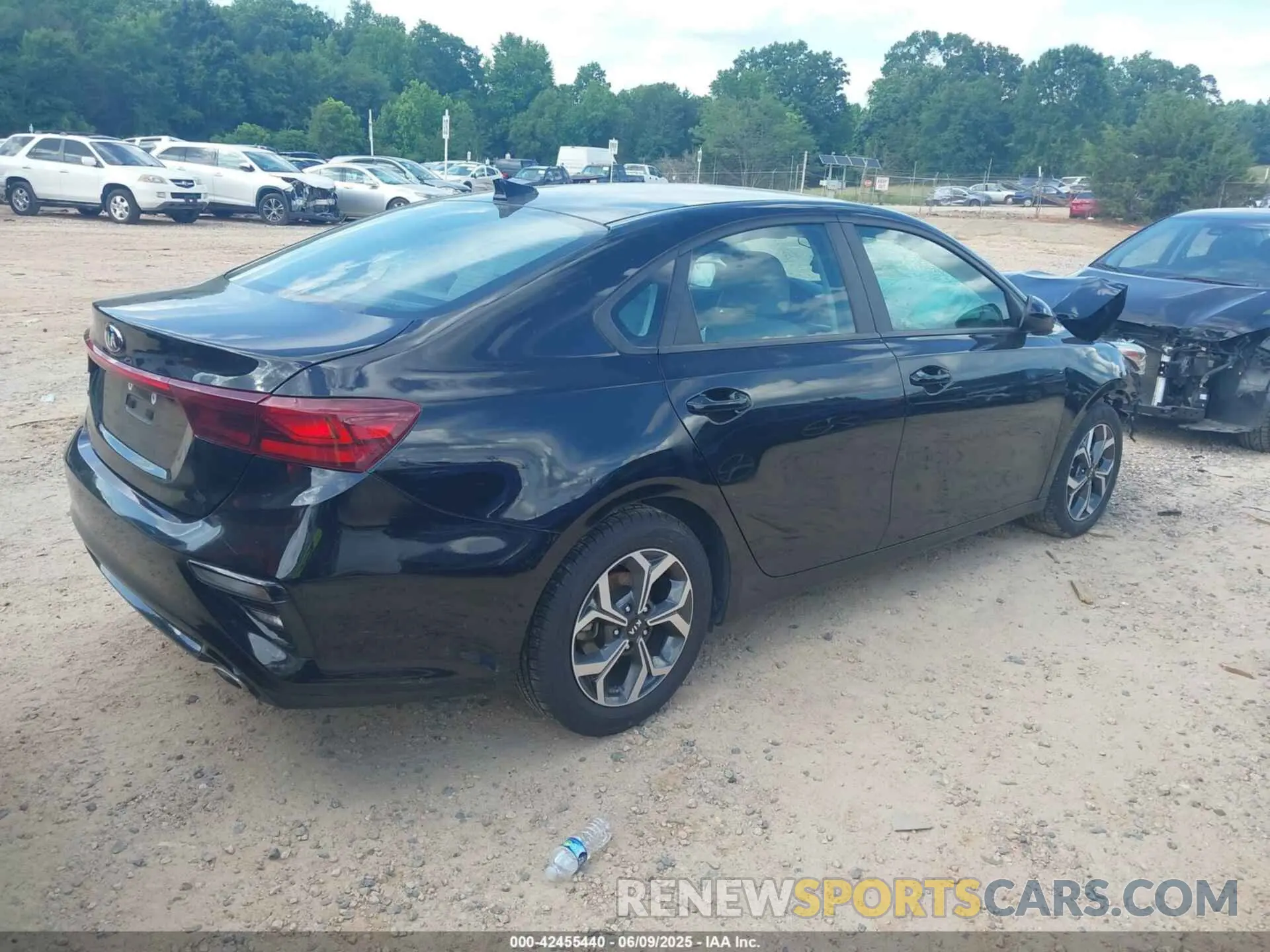 4 Photograph of a damaged car 3KPF24AD4LE175702 KIA FORTE 2020