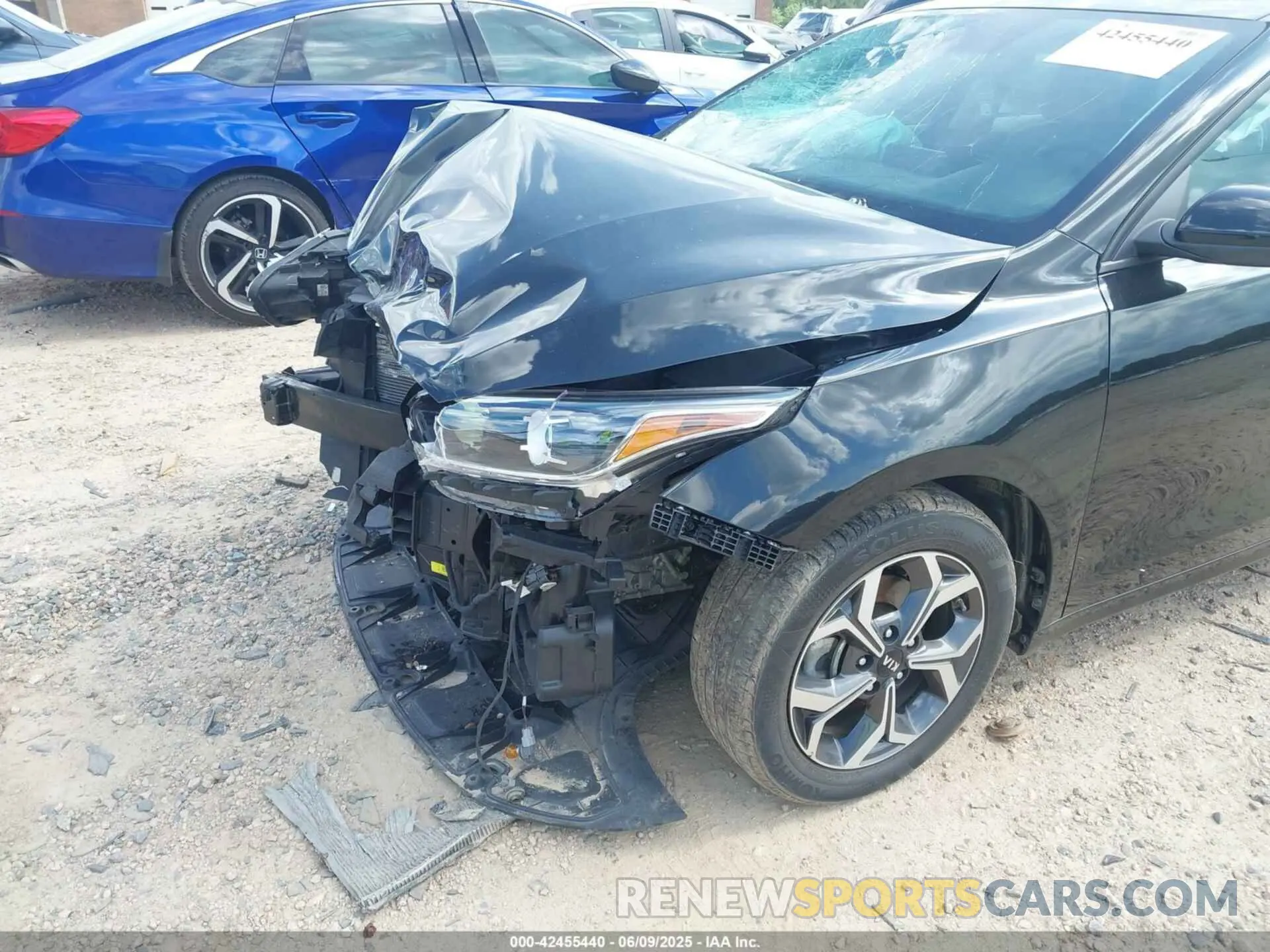 6 Photograph of a damaged car 3KPF24AD4LE175702 KIA FORTE 2020