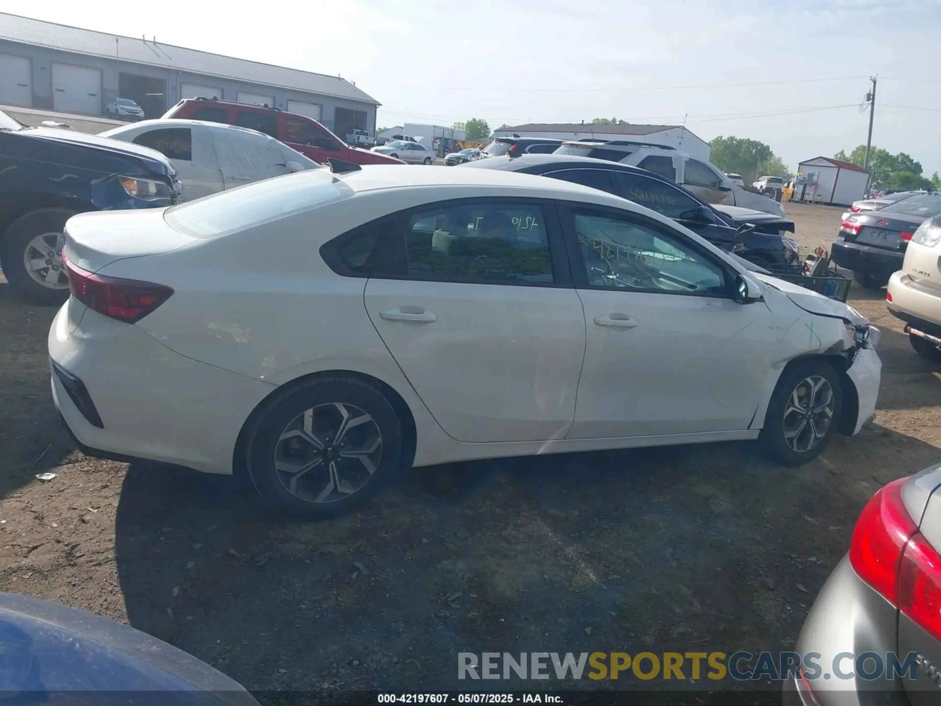 13 Photograph of a damaged car 3KPF24AD4LE194251 KIA FORTE 2020