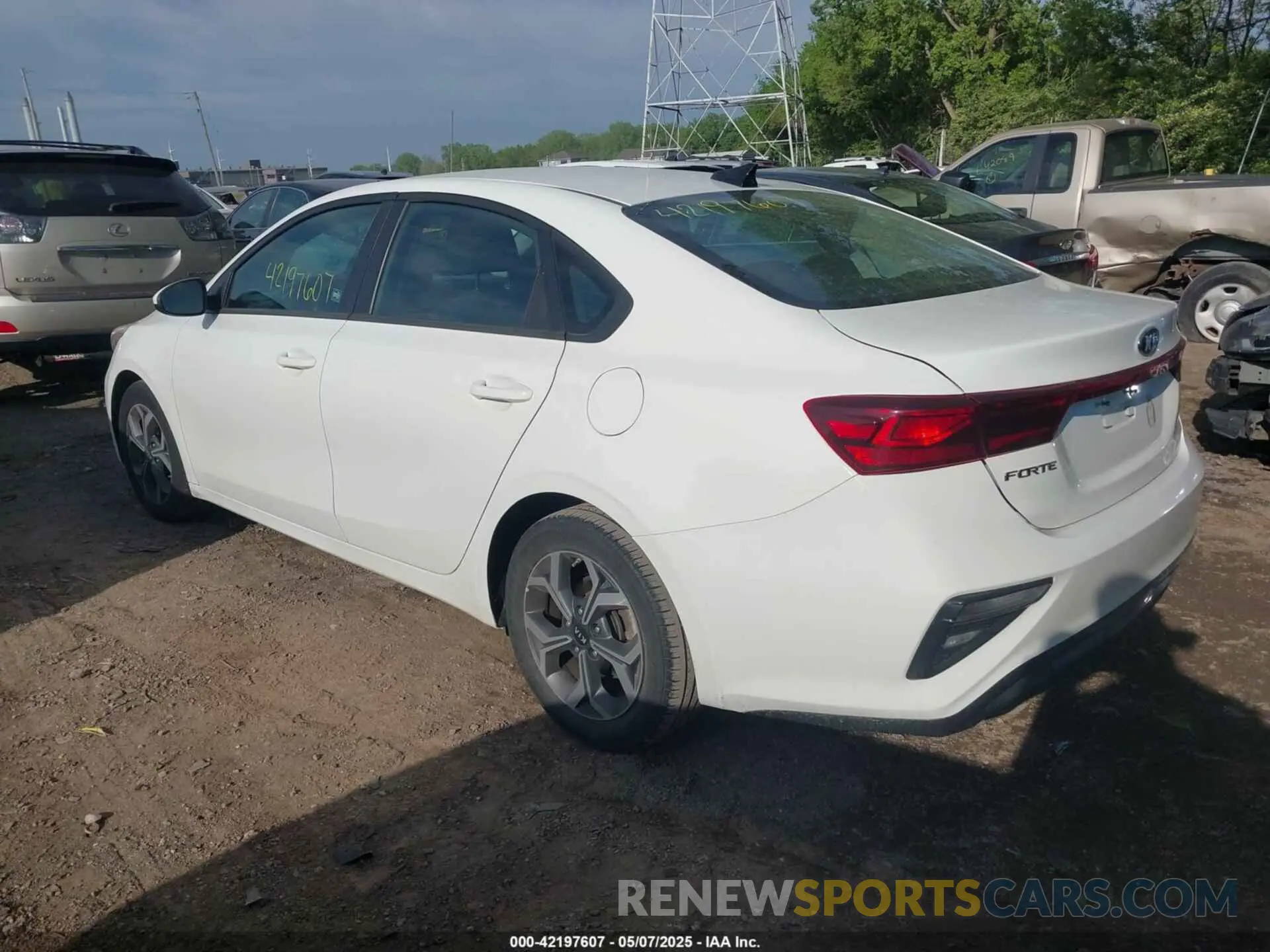 3 Photograph of a damaged car 3KPF24AD4LE194251 KIA FORTE 2020