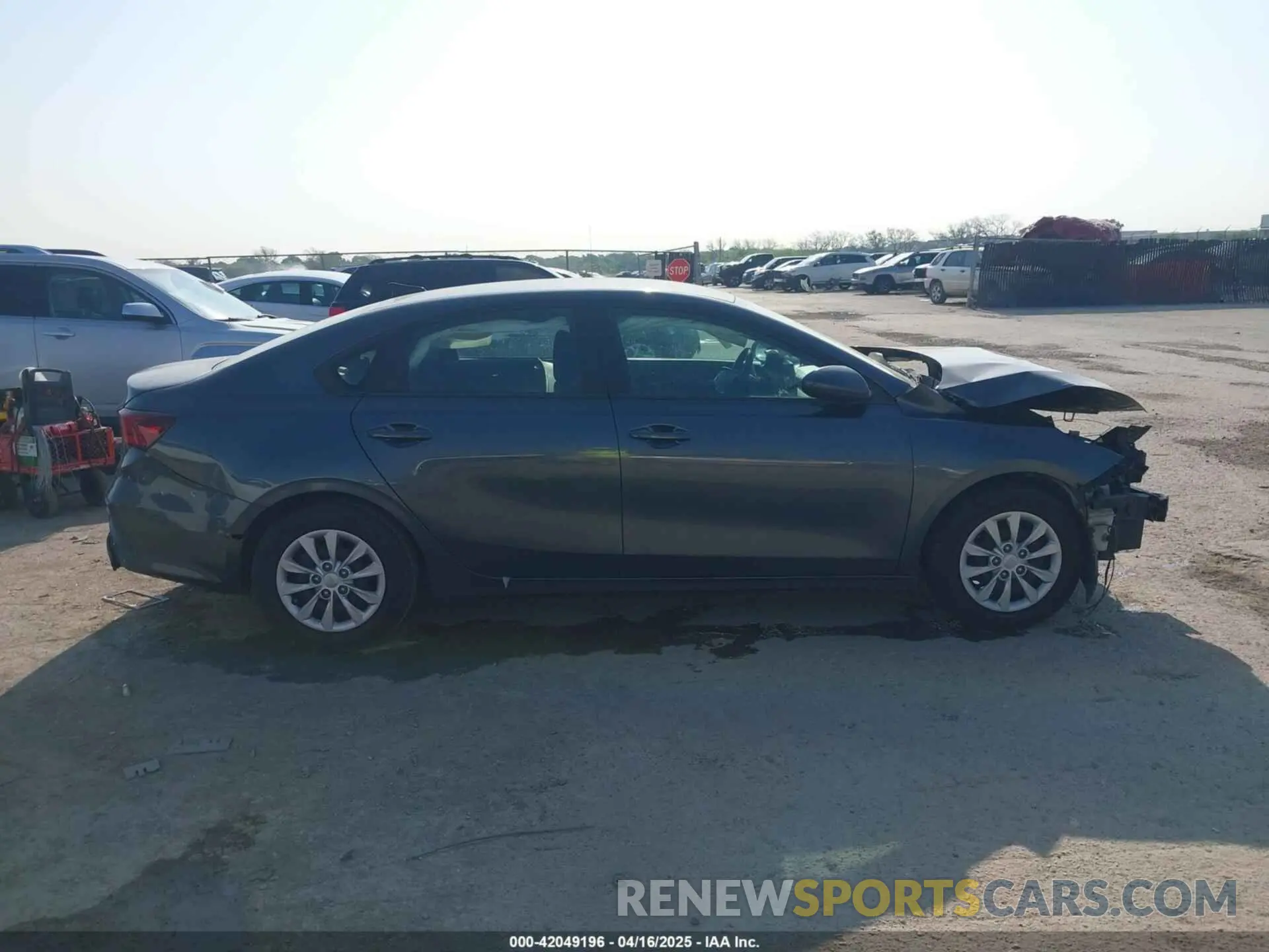 14 Photograph of a damaged car 3KPF24AD4LE205670 KIA FORTE 2020