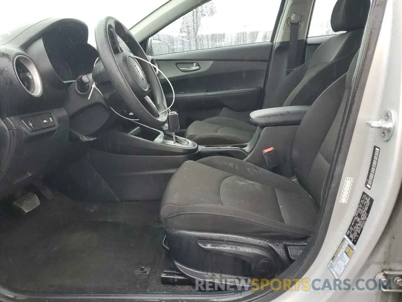 7 Photograph of a damaged car 3KPF24AD4LE208410 KIA FORTE 2020