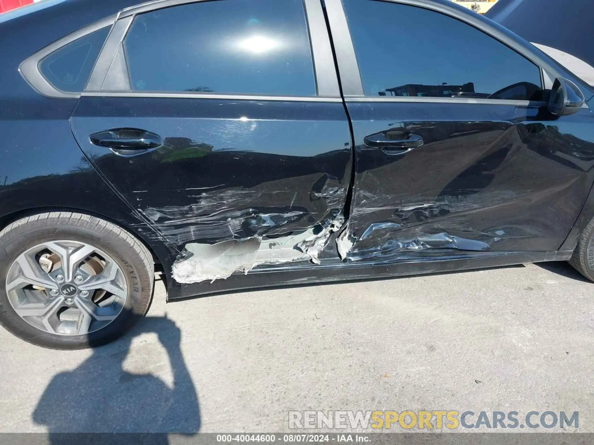 6 Photograph of a damaged car 3KPF24AD4LE212439 KIA FORTE 2020