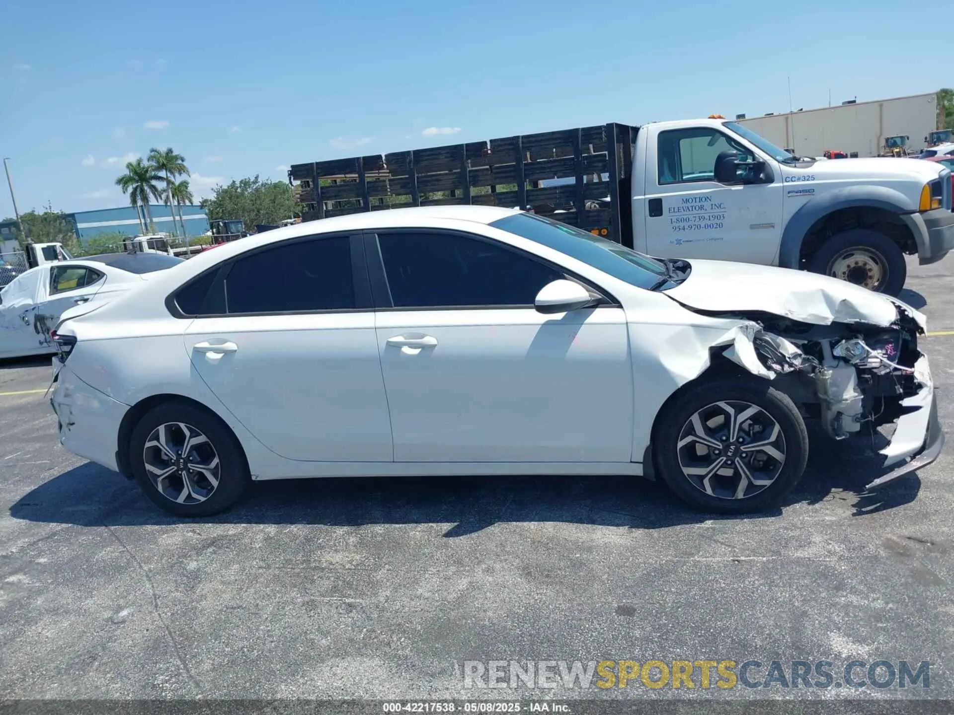 13 Photograph of a damaged car 3KPF24AD4LE214109 KIA FORTE 2020